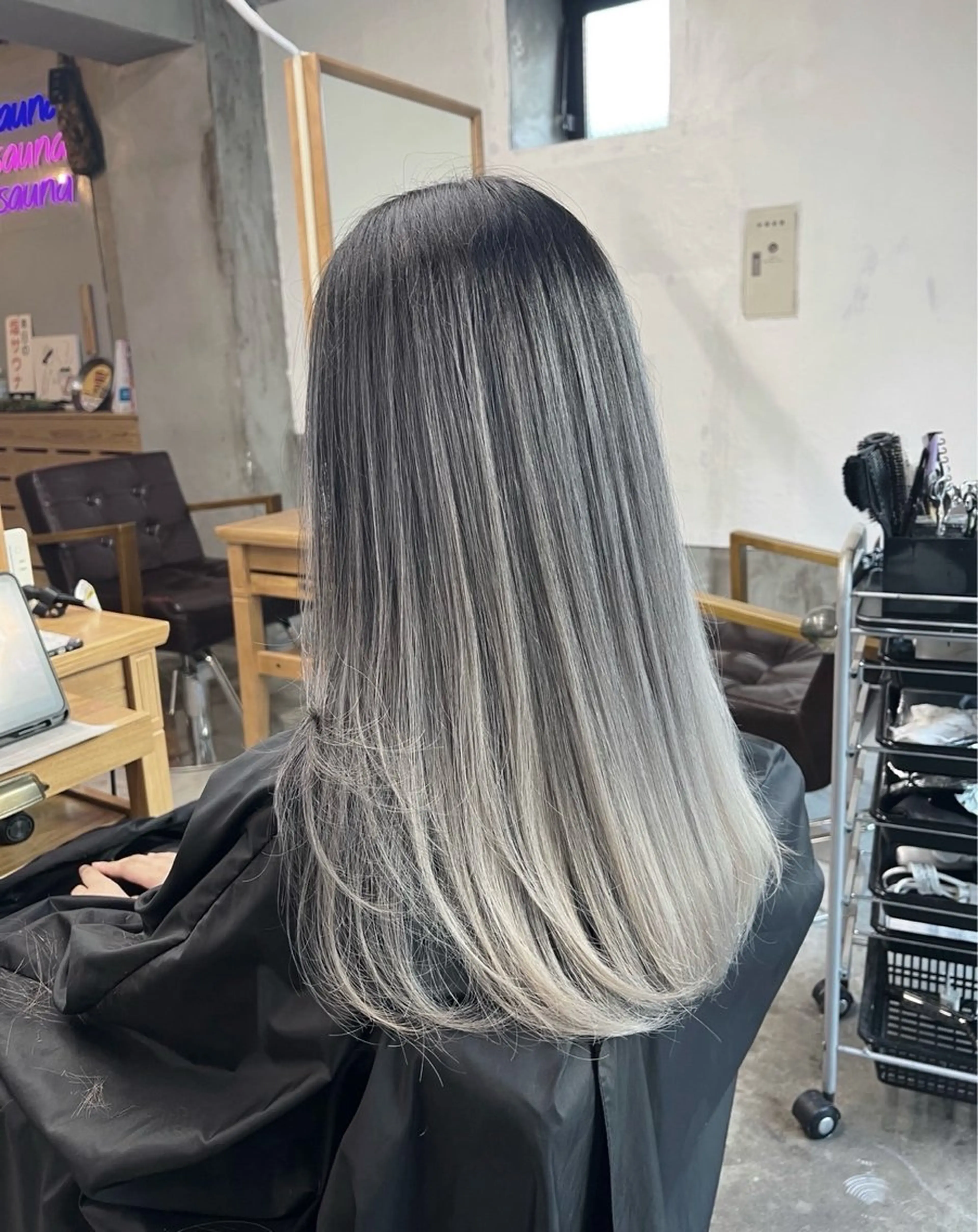 ロング カラー バレイヤージュ シルバー ホワイトシルバー レイヤーカット ヘアカラー トリートメント ROBIN所属・指名数No.1 /NAOYAのヘアスタイル