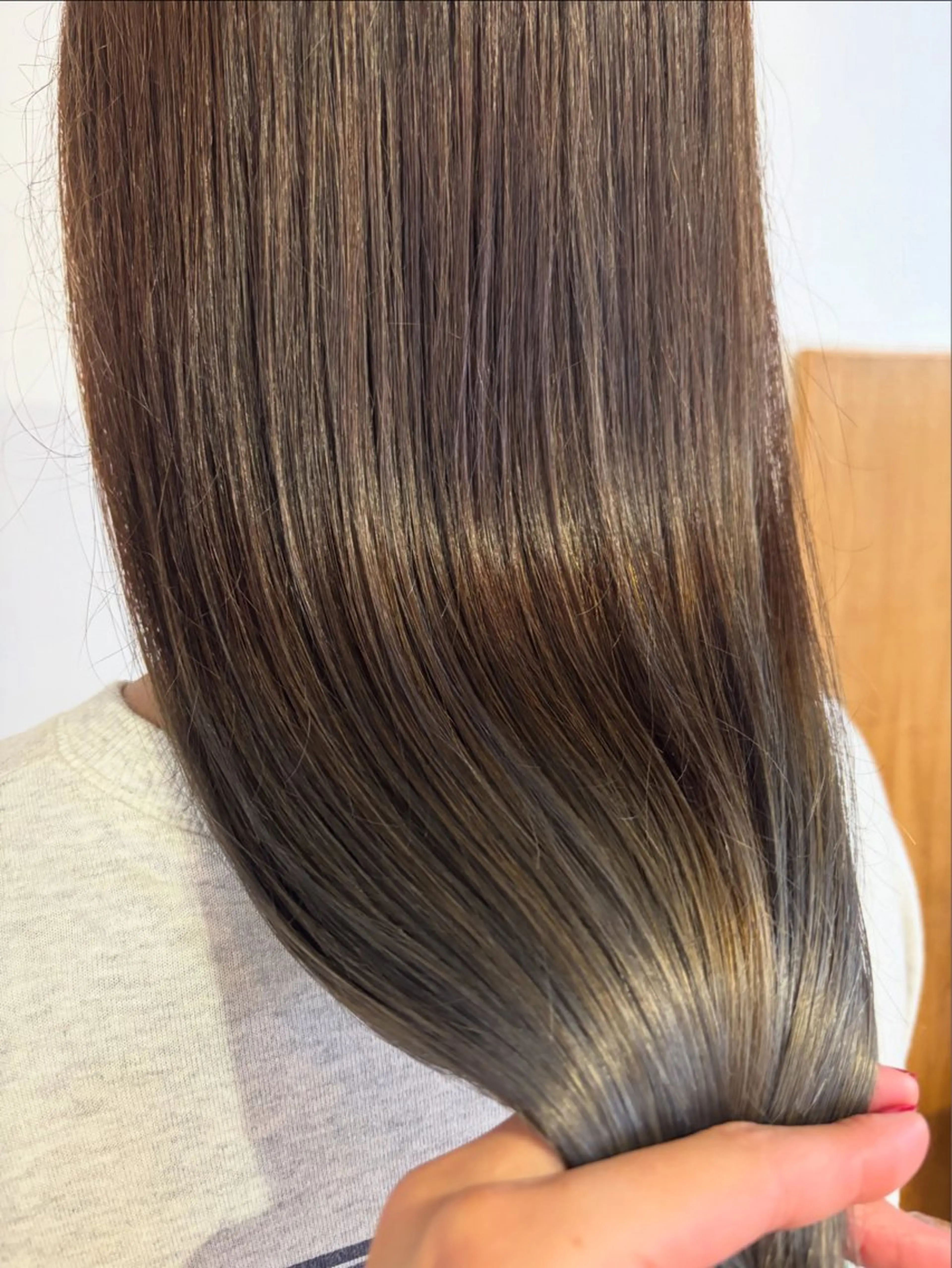 ロング ハイライト ヘアカラー トリートメント 艶•透明感カラー フィーシーのヘアスタイル