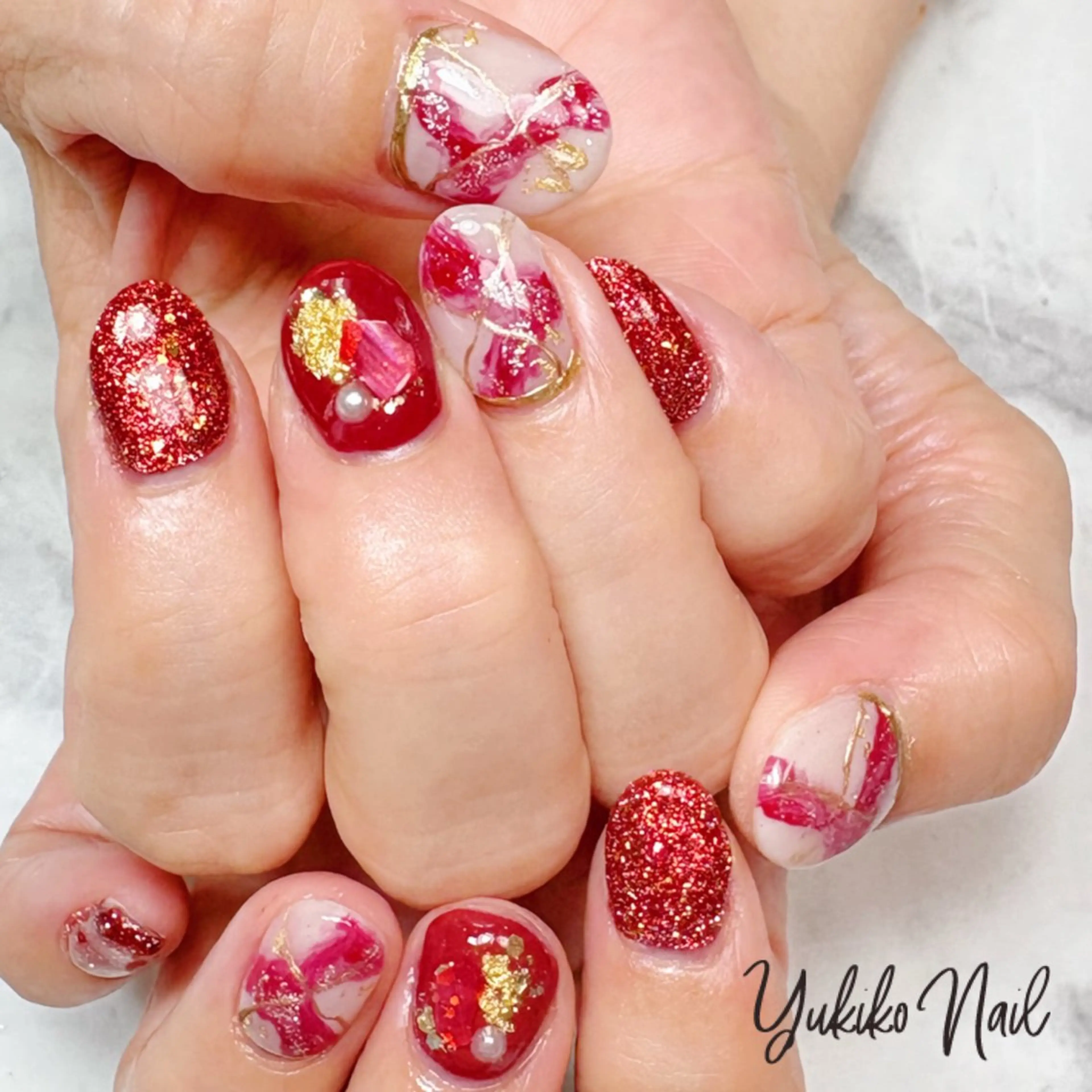 ネイル 大理石ネイル(マーブル) ニュアンスネイル 赤色 ハンドネイル ユキコ ネイルのネイルデザイン