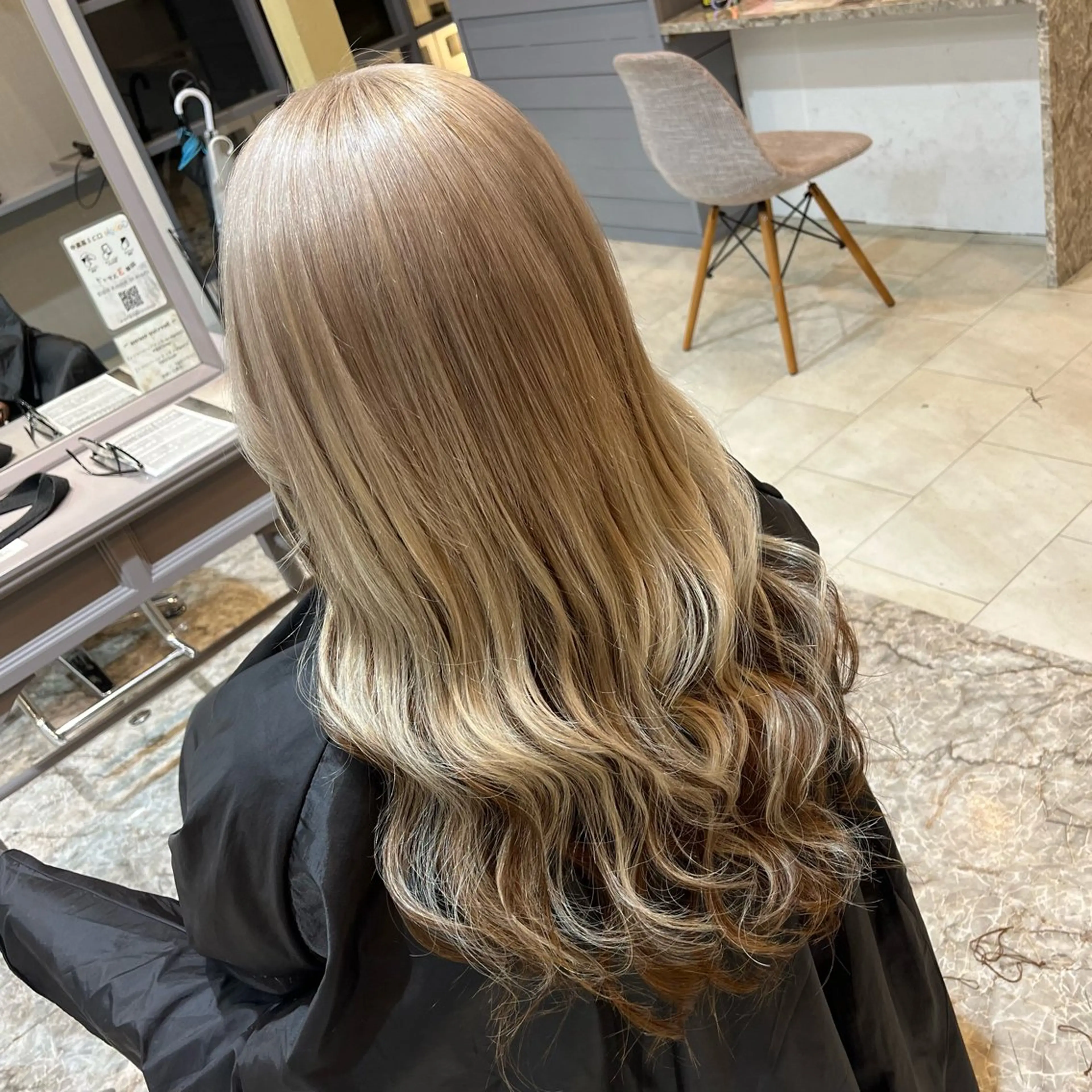 カラー MOMOKA /　Lapis大名店のヘアスタイル