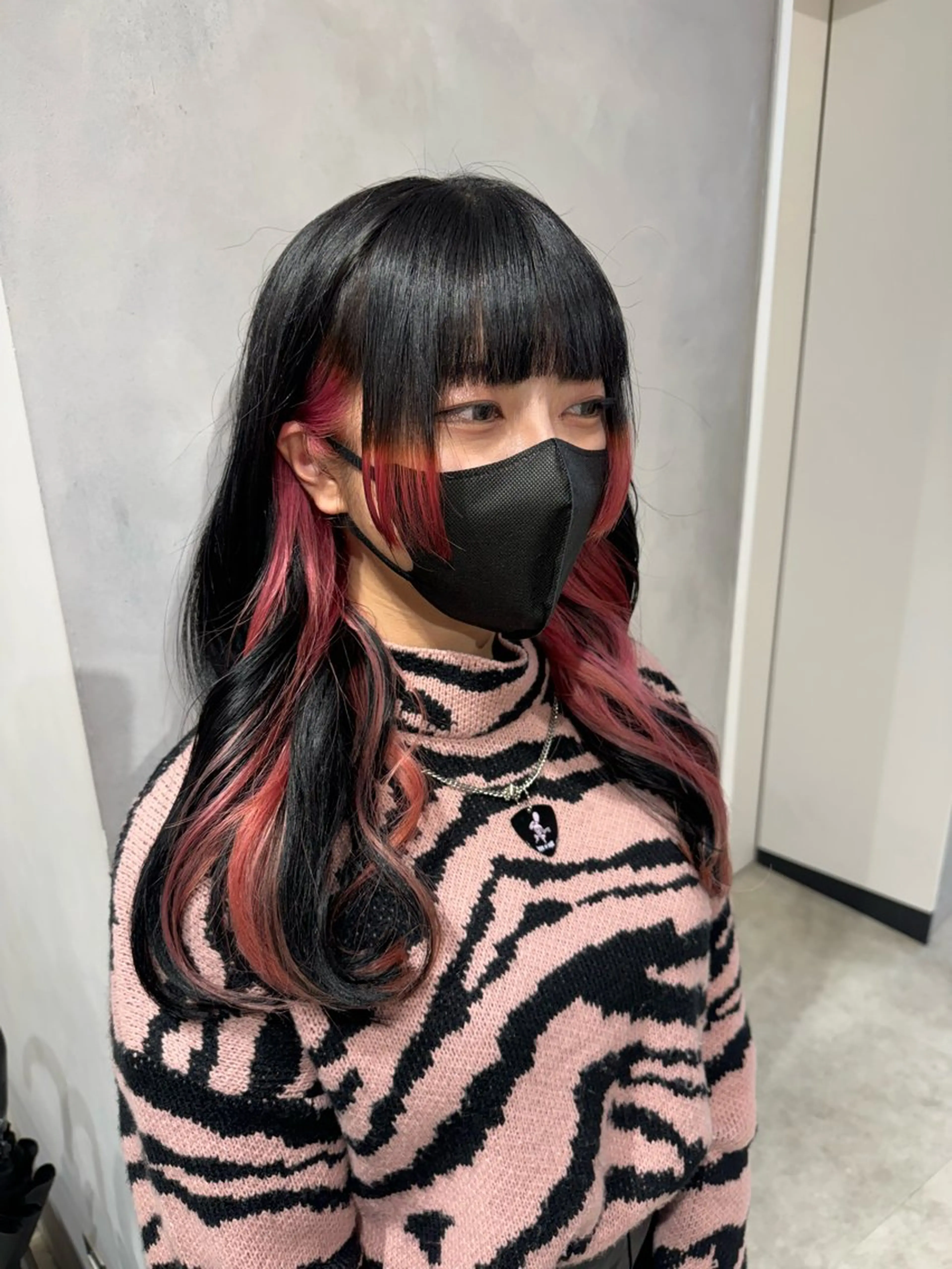 ロング カラー 黒髪 ブリーチ デザインカラー インナーカラー ピンクカラー カット ヘアカラー トリートメント 透明感カラー✨艶髪 制作🌱山根あゆみのヘアスタイル