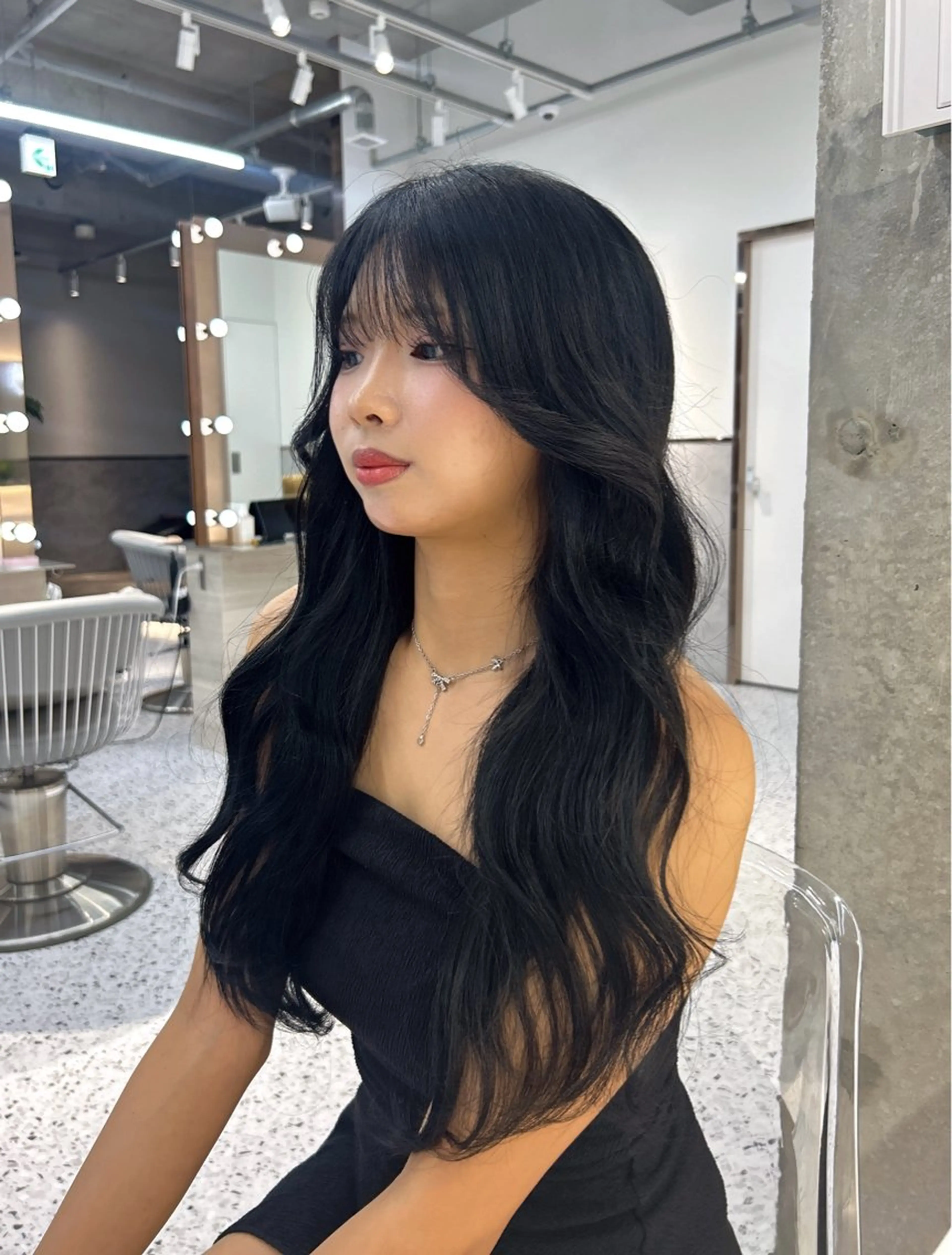 ロング くびれヘア 髪質改善 韓国風ヘア ワンホンヘア ヘアカラー 🎀透明感ブラウ ンshizuka🎀のヘアスタイル