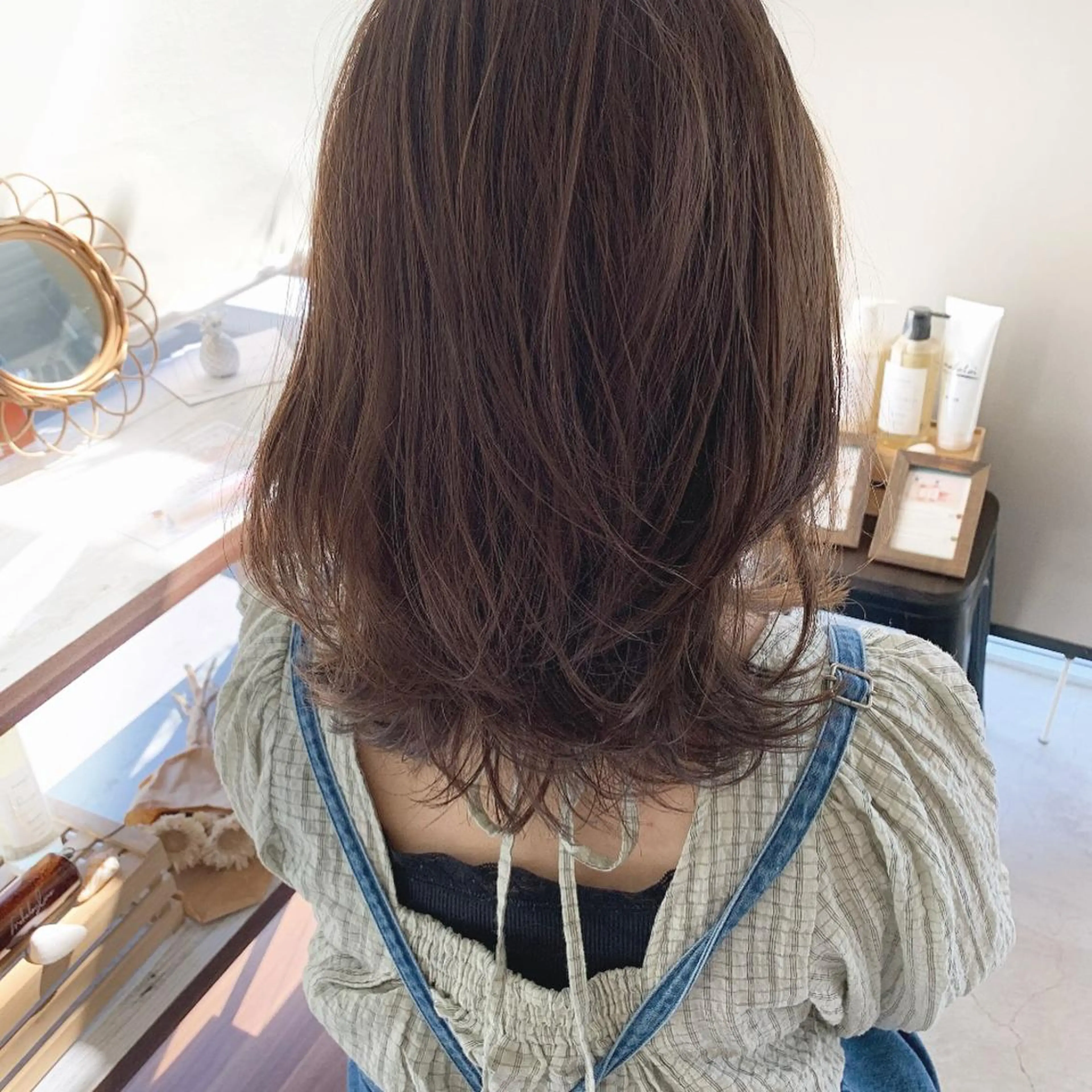 セミロング レイヤーカット カット 岩井 愛生のヘアスタイル