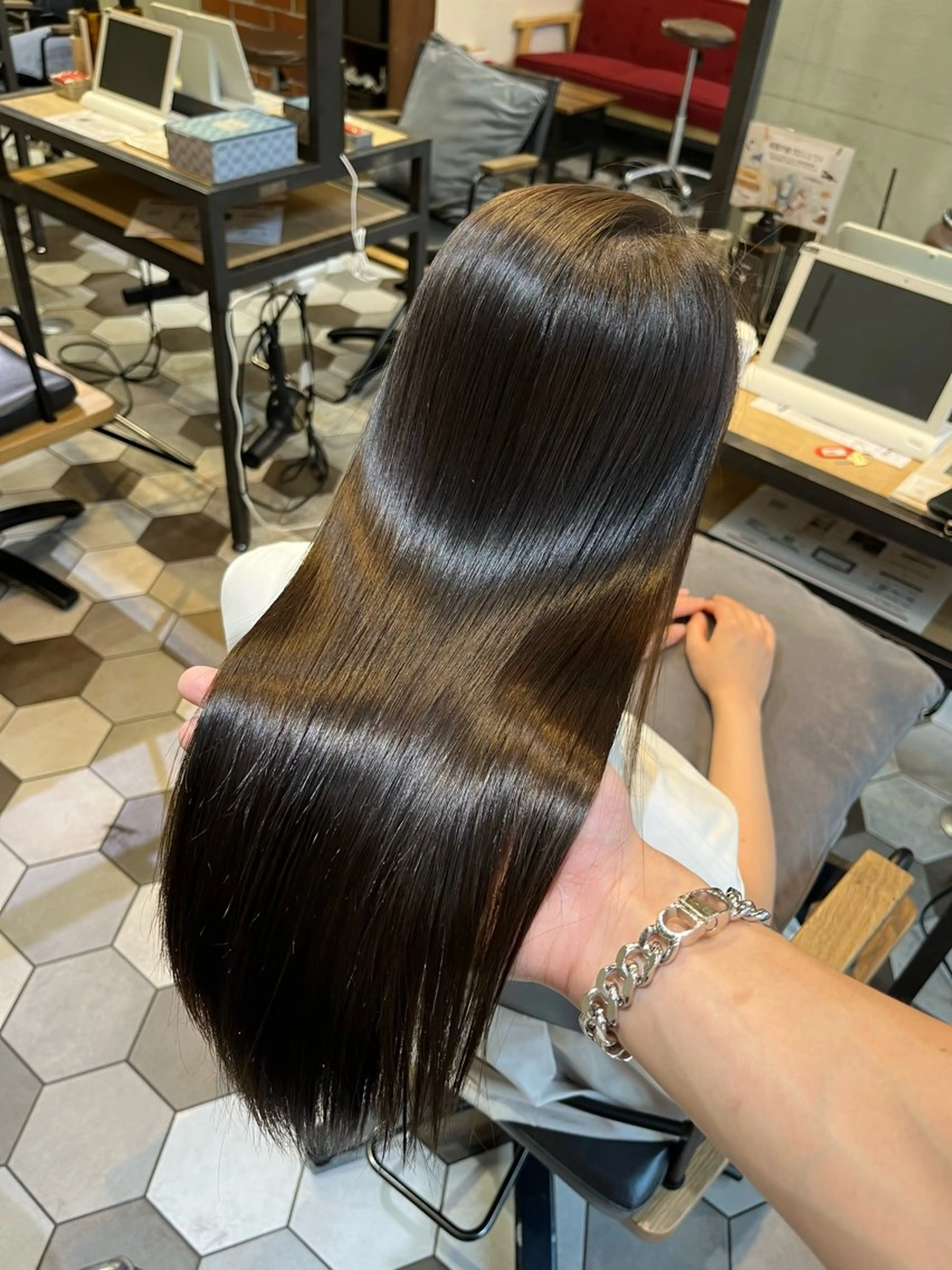 ロング カット ヘアカラー 縮毛矯正 トリートメント 石原 悠貴のヘアスタイル