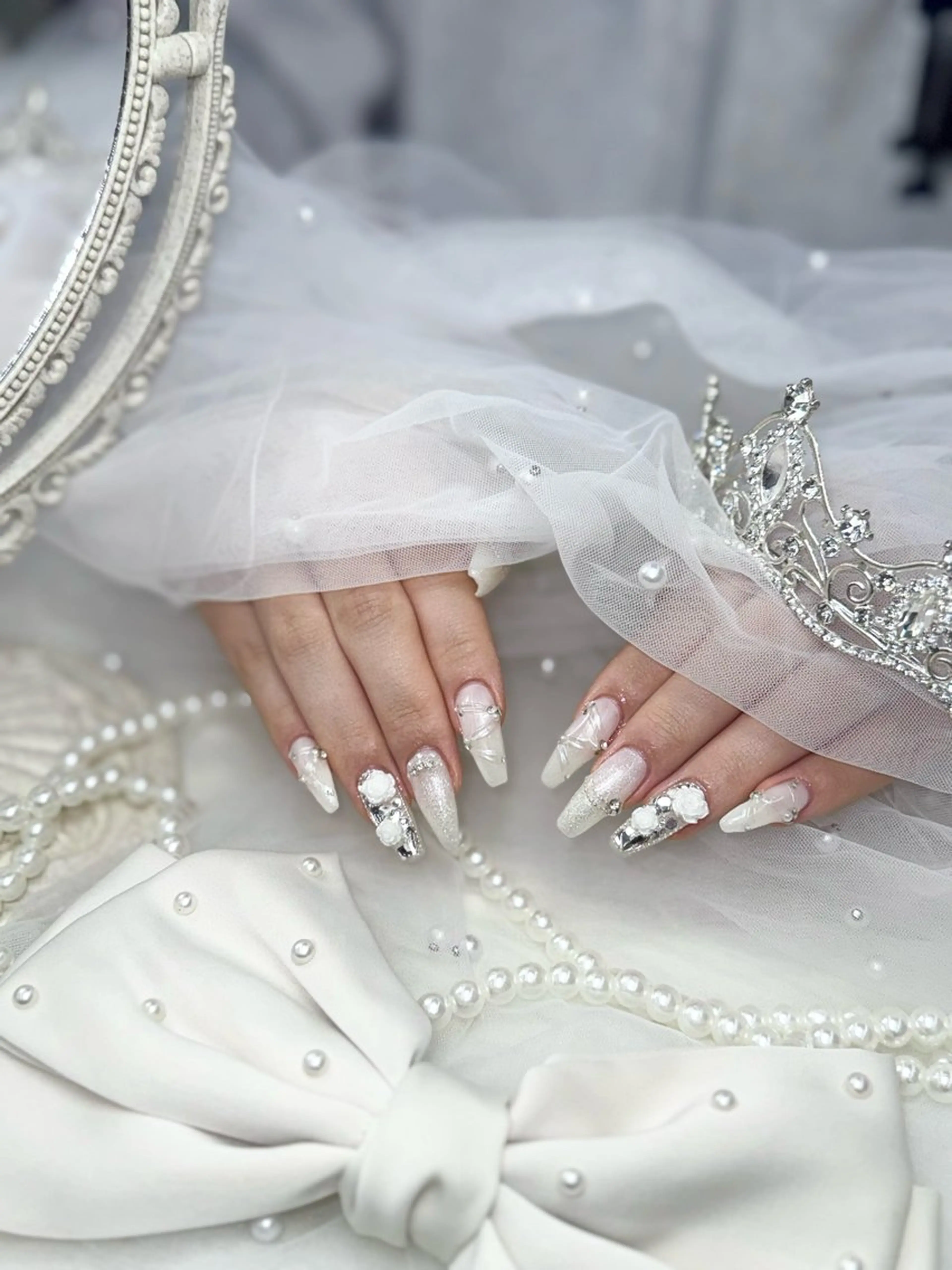 ネイル ホワイト ハンドネイル ALPHA. Ayano𝜗𝜚のネイルデザイン