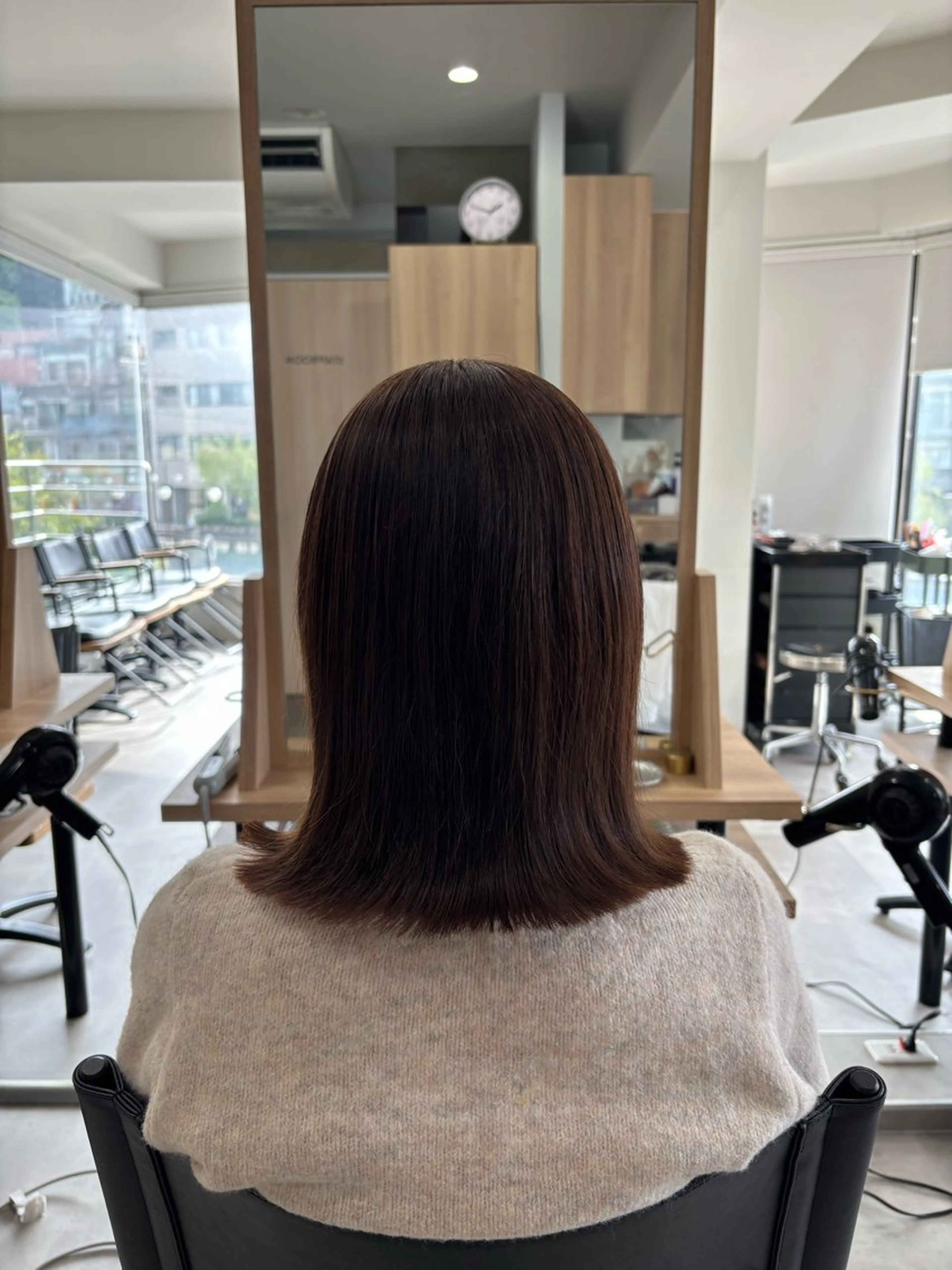 ミディアム カラー 浦川 麗美のヘアスタイル