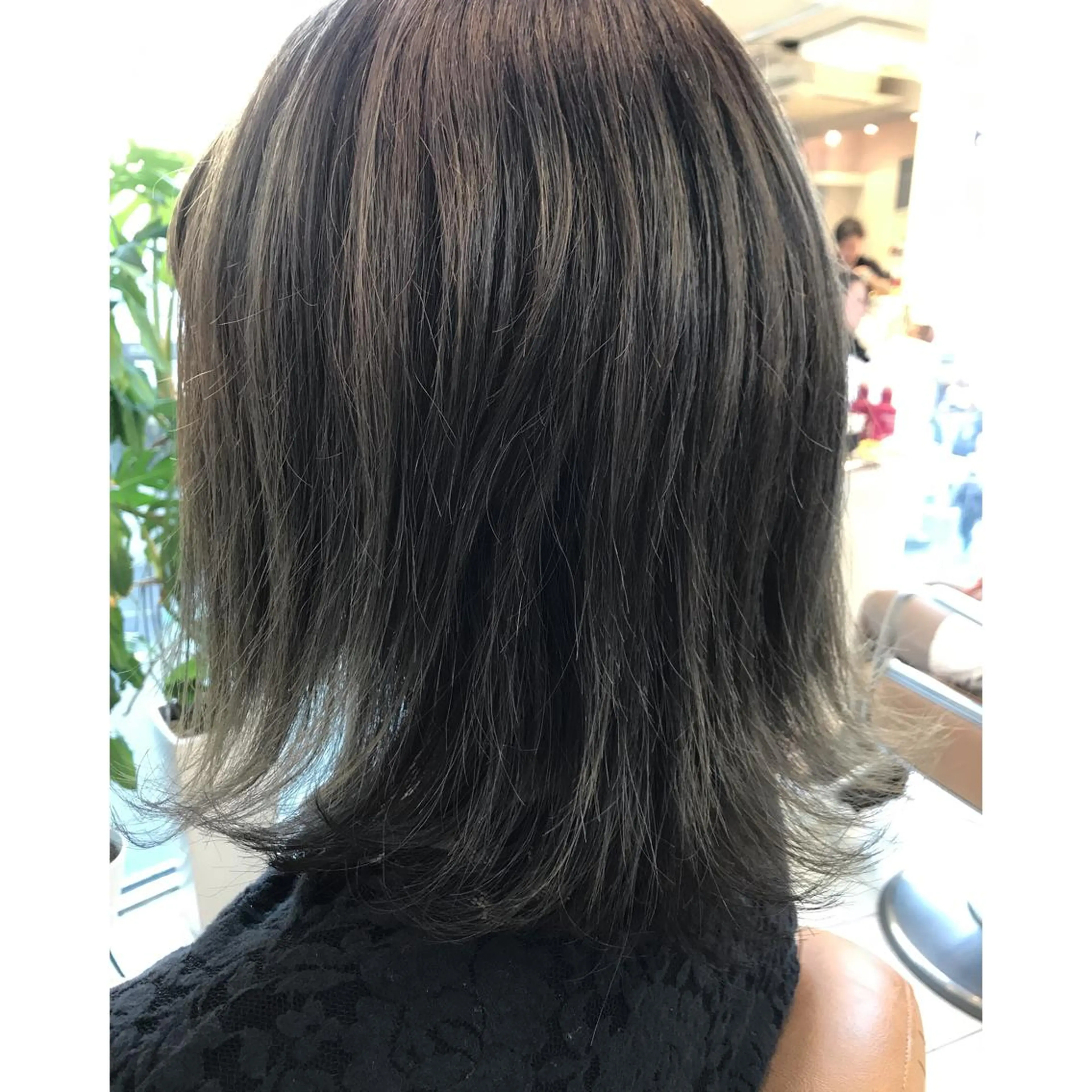 ミディアム カラー ブリーチ 坂西 春果のマツエク・マツパデザイン