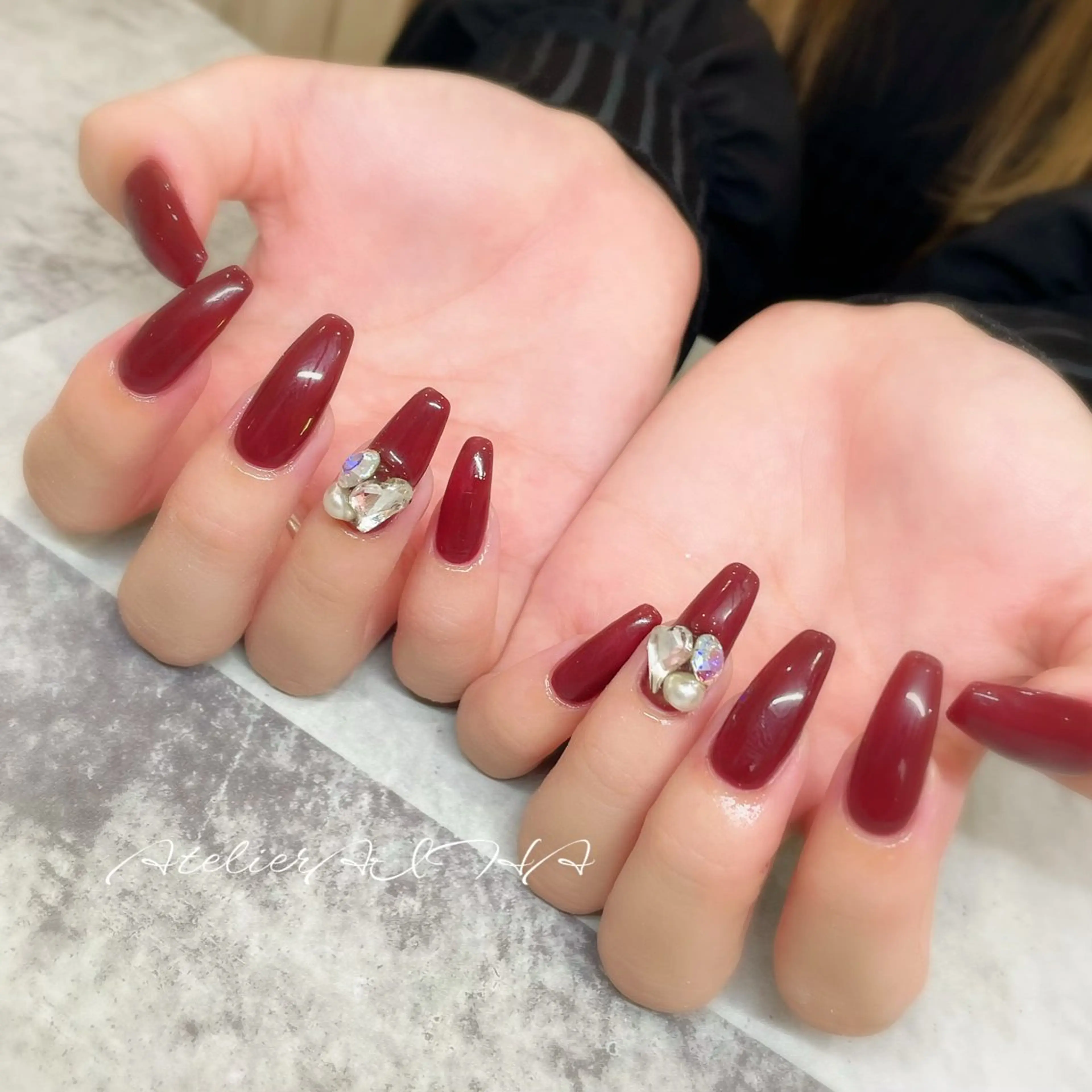 ネイル アートネイル ボルドー ワンカラーネイル ストーンネイル ハンドネイル アトリエAIHA所属・アトリエAIHA★ フィルイン推奨サロンのネイルデザイン