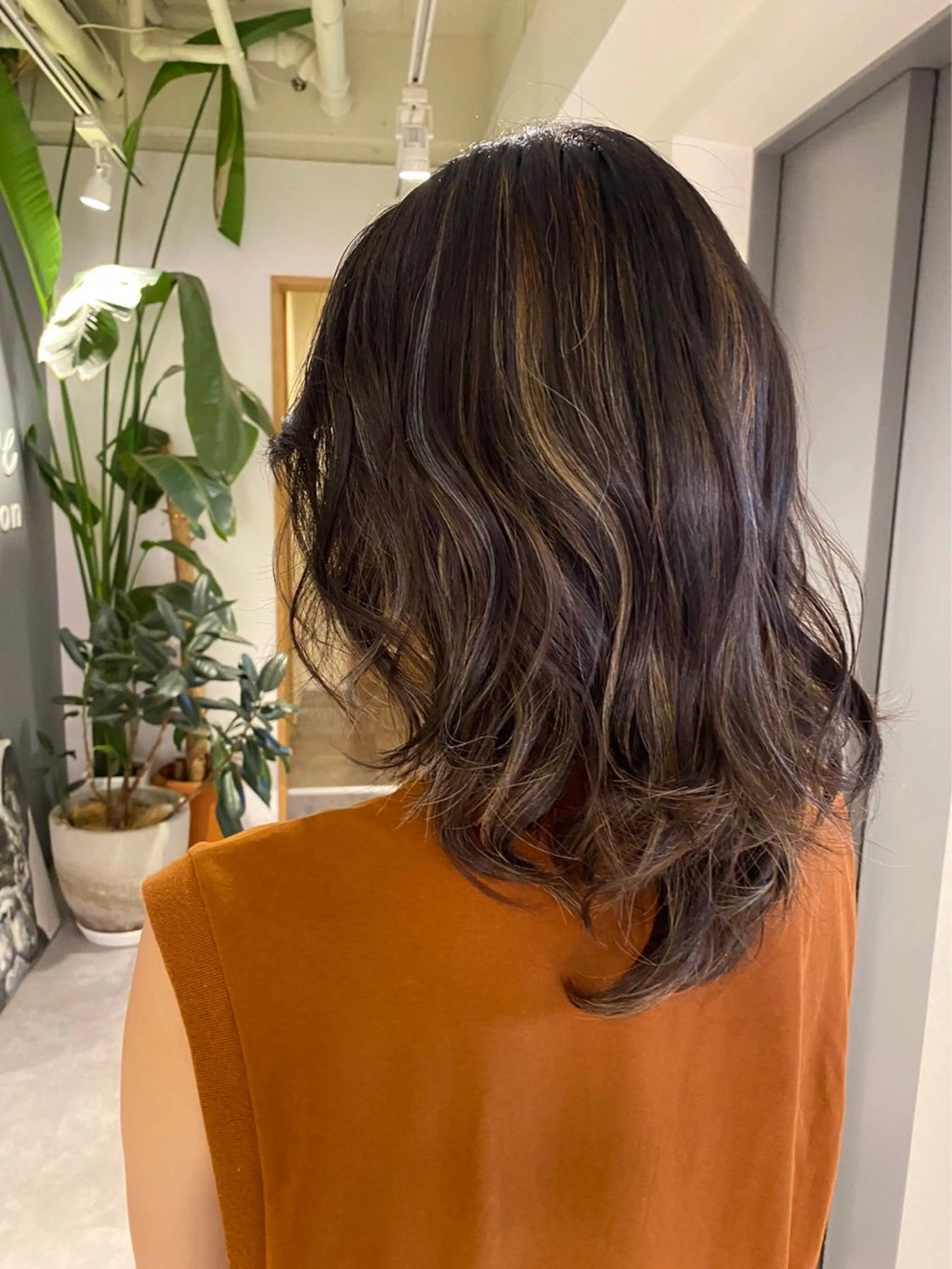 セミロング ハイライト 後輩のモデル募集中/ 関根舞桜のヘアスタイル