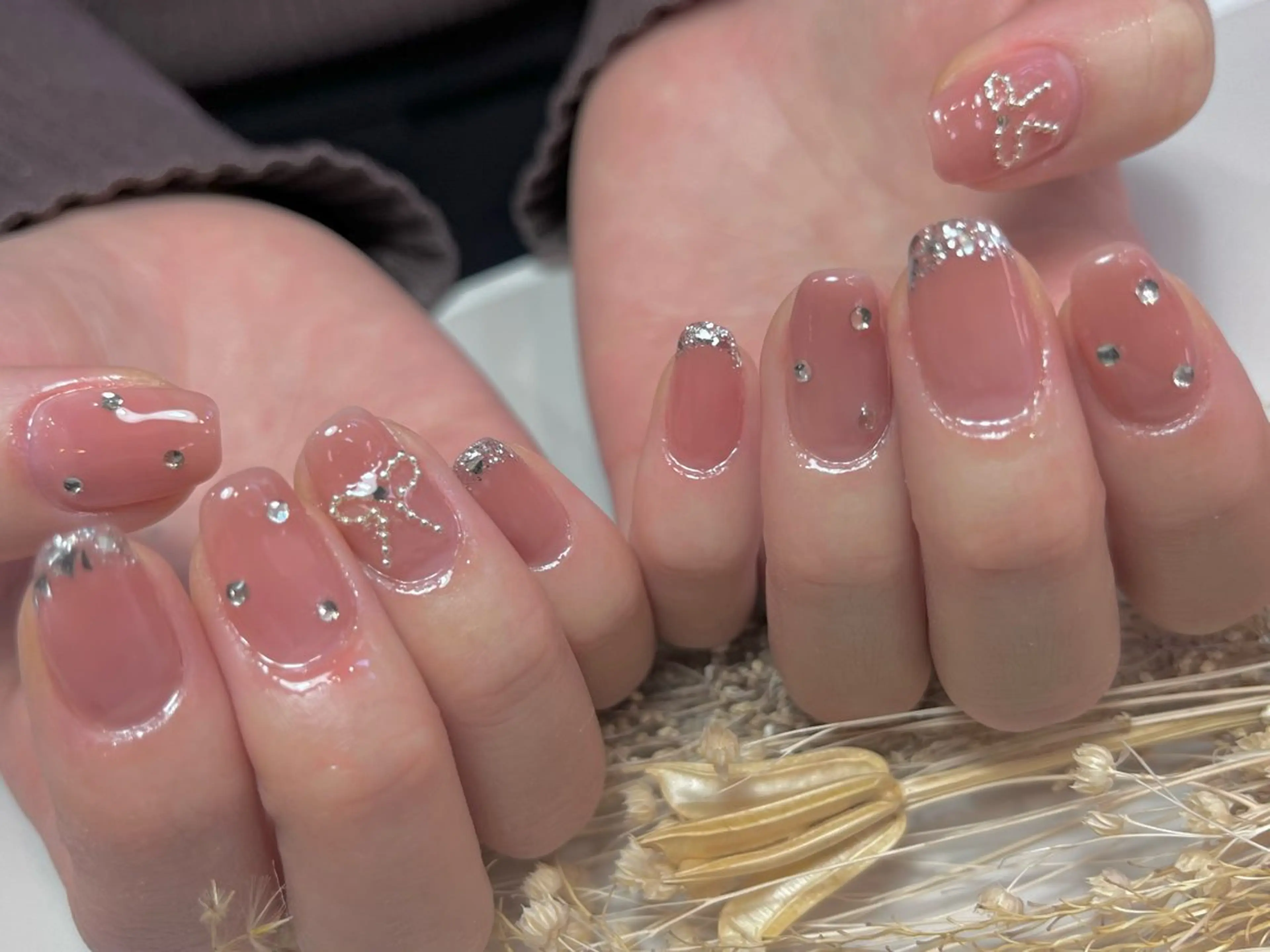 ネイル アートネイル フレンチネイル ガラスフレンチ ハンドネイル Queen nail所属・QUEENＮA IＬ JR寺田町1分のネイルデザイン