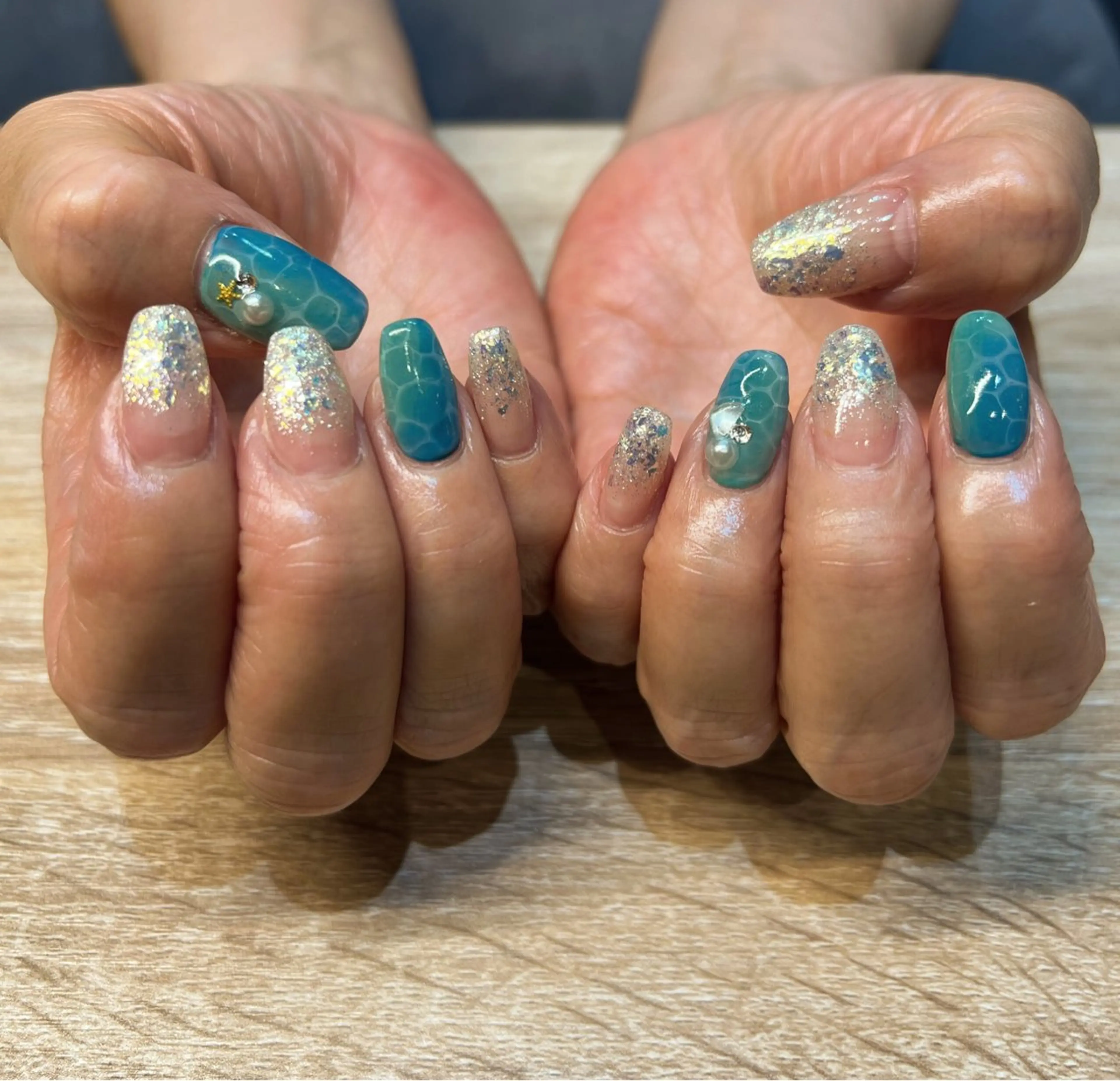 ヘアアレンジ メンズ ネイル アイブロウ キラキラネイル ヘアメイクネイリスト 💄💅hidemiのヘアスタイル