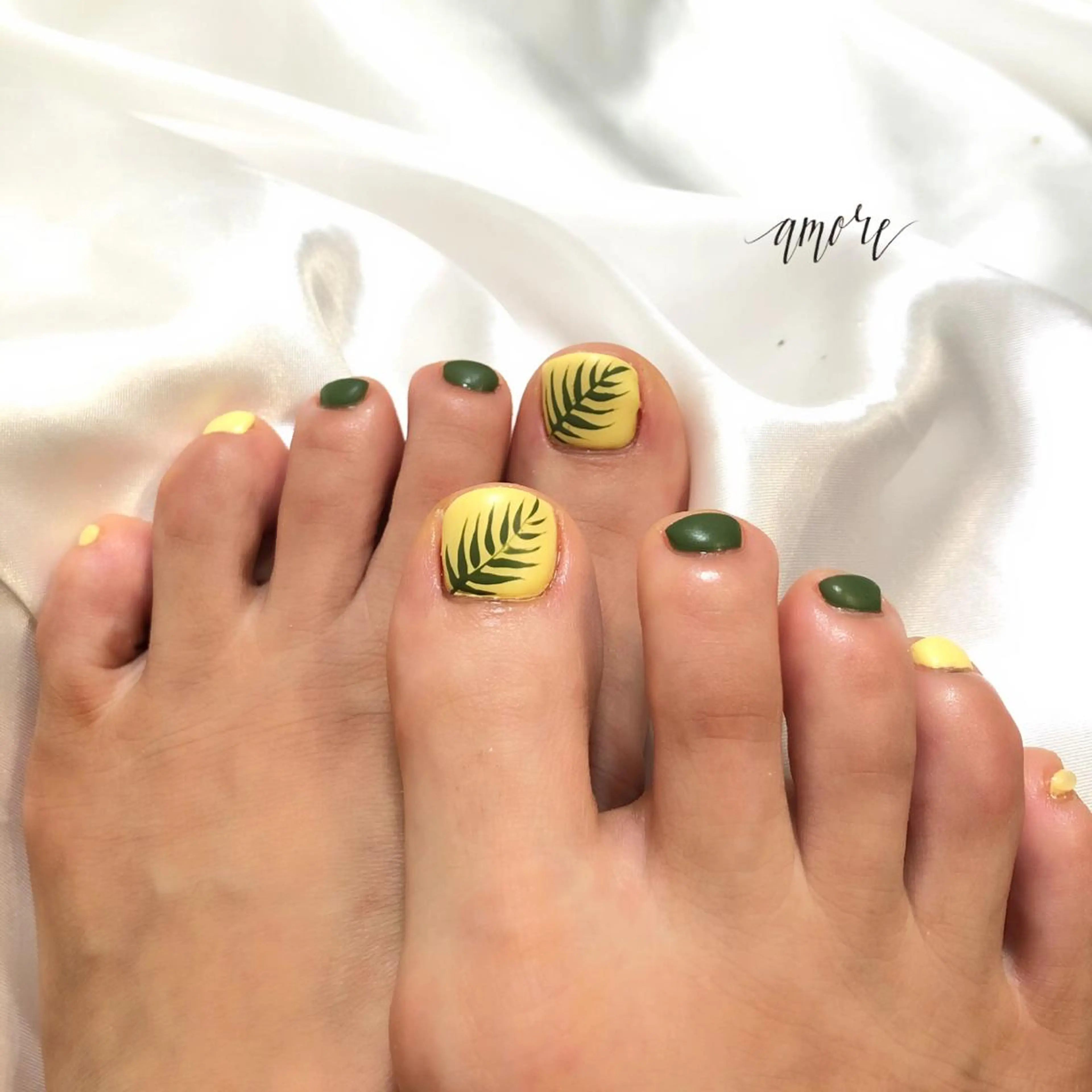 ネイル フットネイル ジェルネイル 氷ネイル・うるうるネイル マグネットネイル マットネイル You kyehwaのネイルデザイン