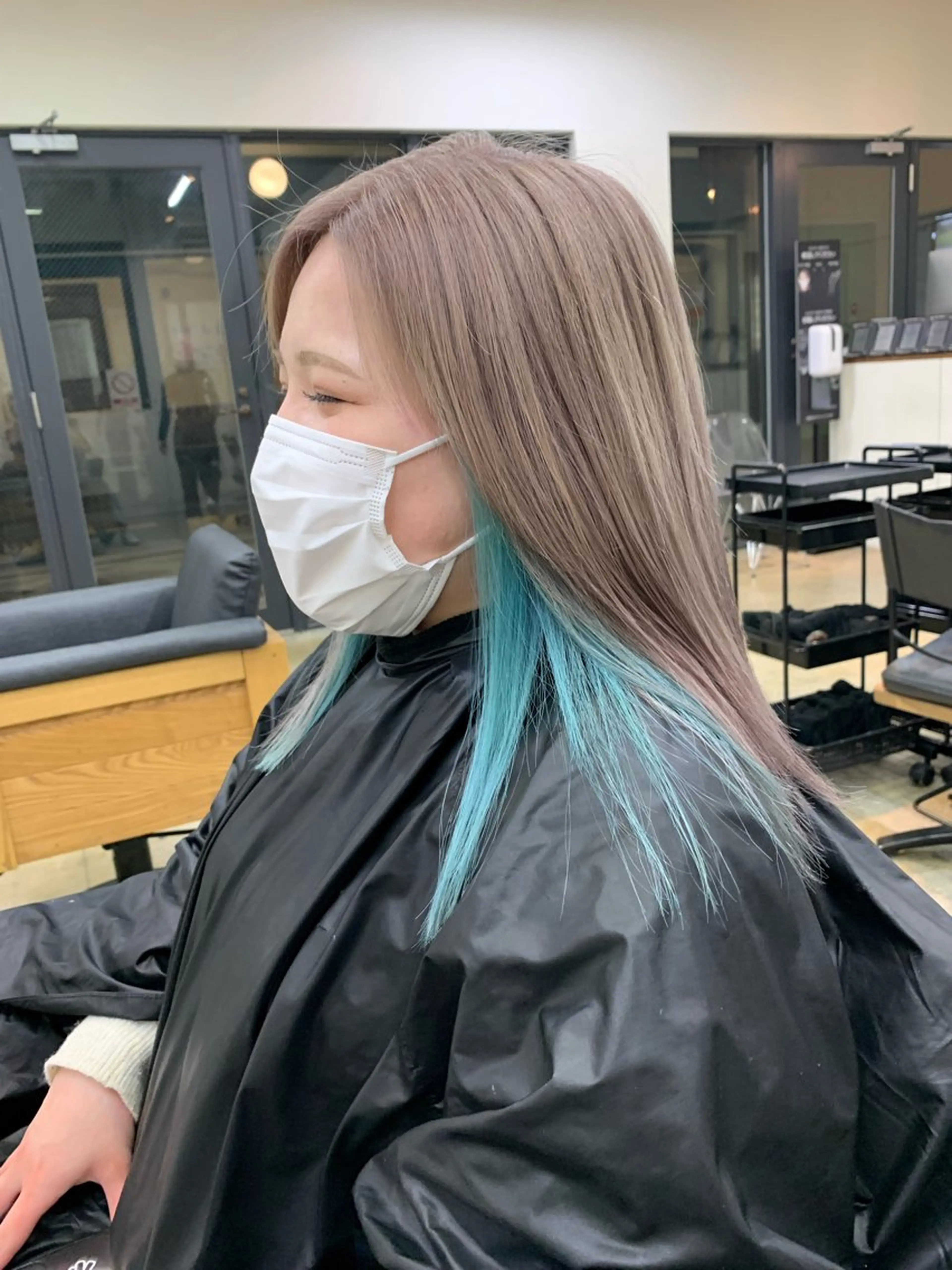 セミロング カラー アクアカラー ベージュカラー デザインカラー インナーカラー ミント Zina/艶髪/ ハイトーン/YUKAのヘアスタイル