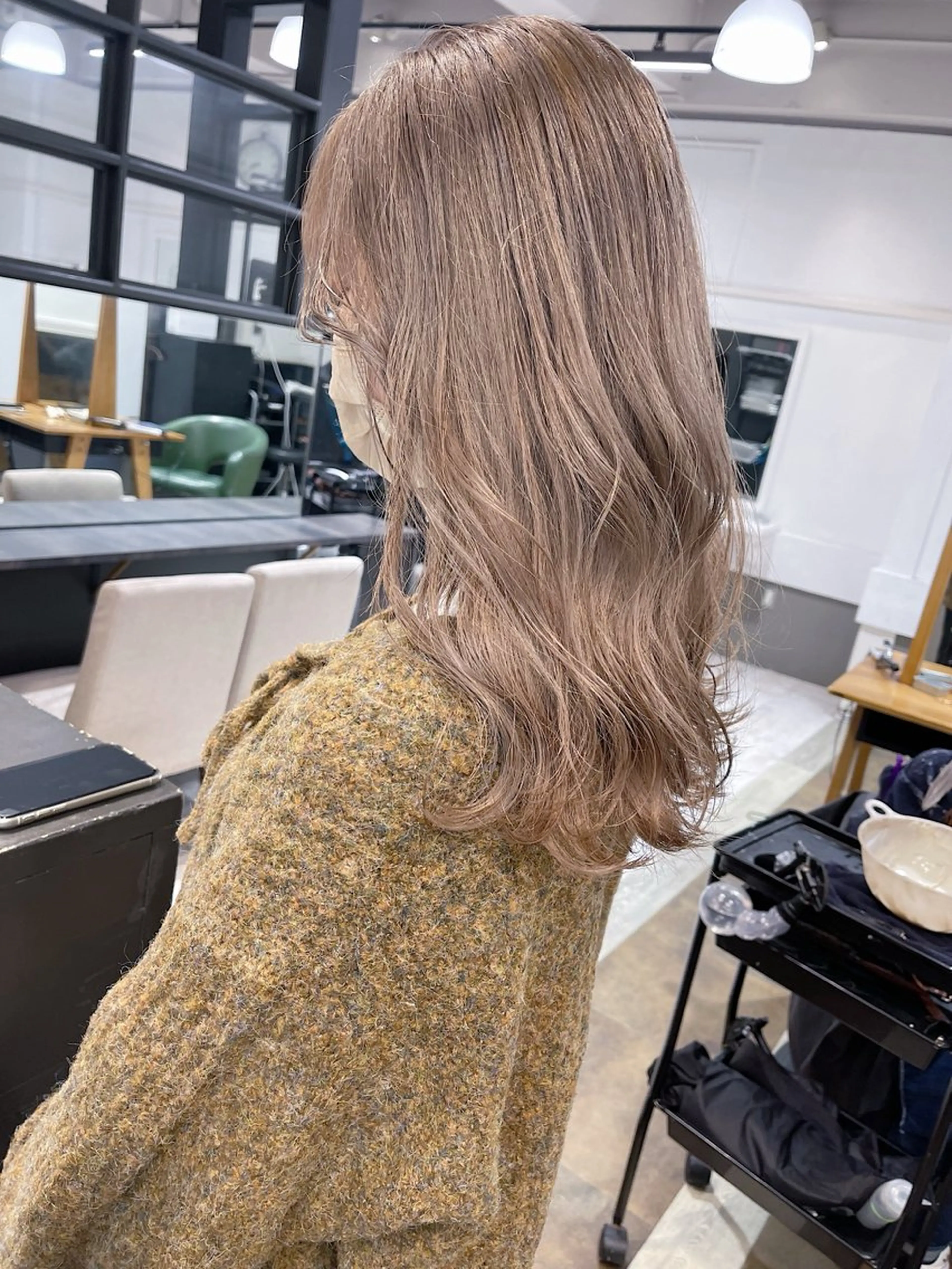 セミロング カラー ベージュカラー ミルクティーベージュ ヘアカラー トリートメント AiM 大名　似合わせカットのヘアスタイル