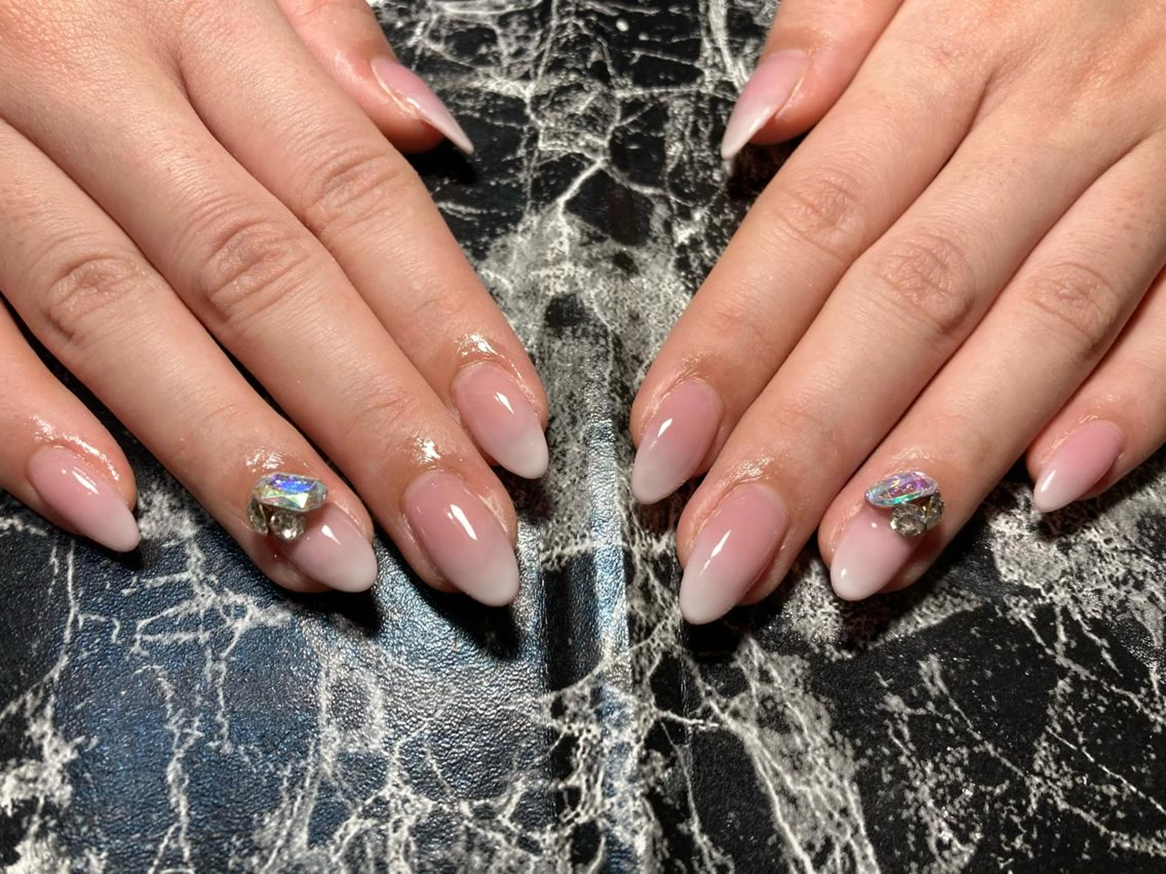 セミロング ネイル ハンドネイル フットネイル ✴︎ Delightのネイルデザイン