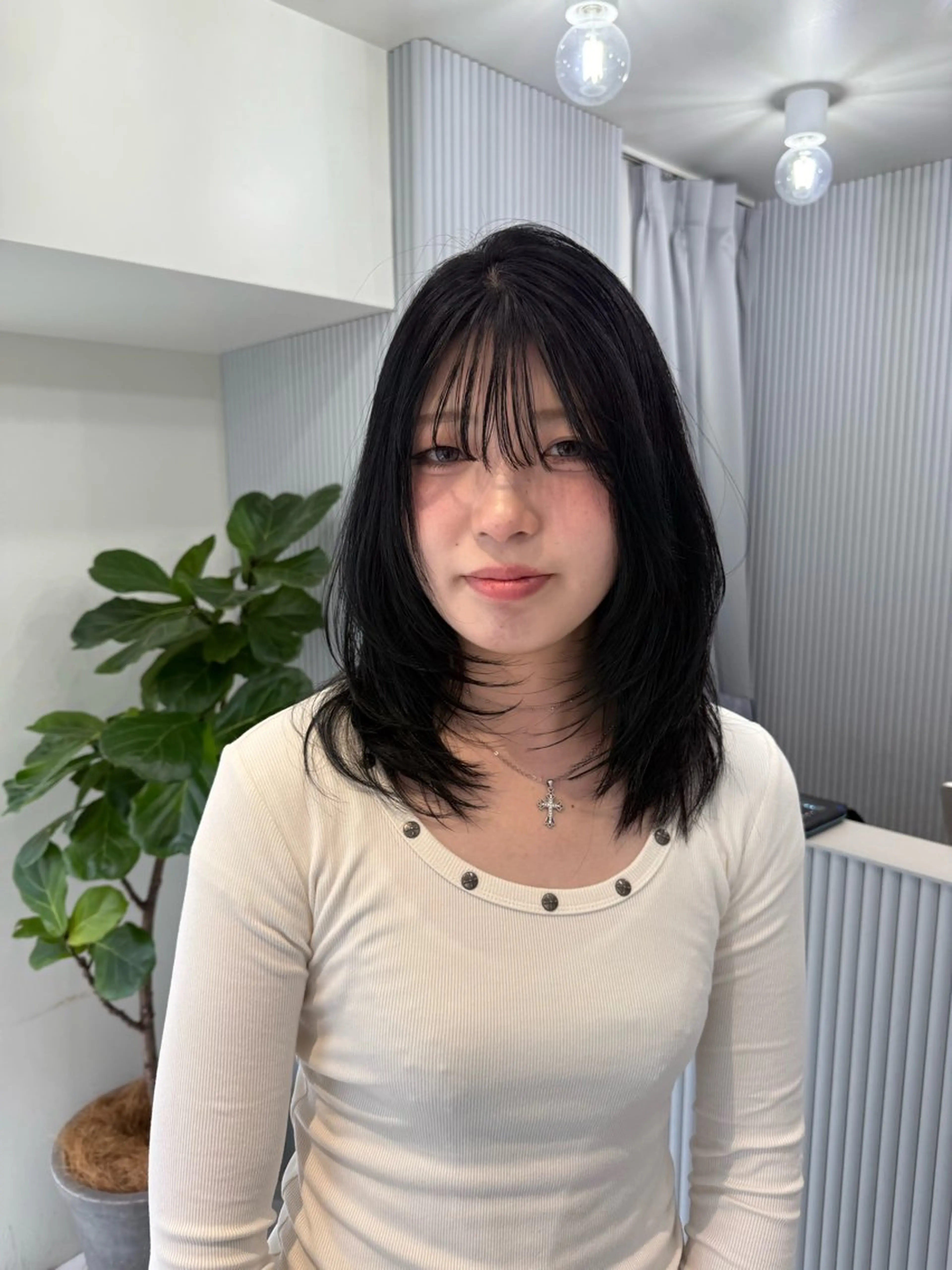 セミロング カラー ミルクティー× グレージュMOMOのヘアスタイル