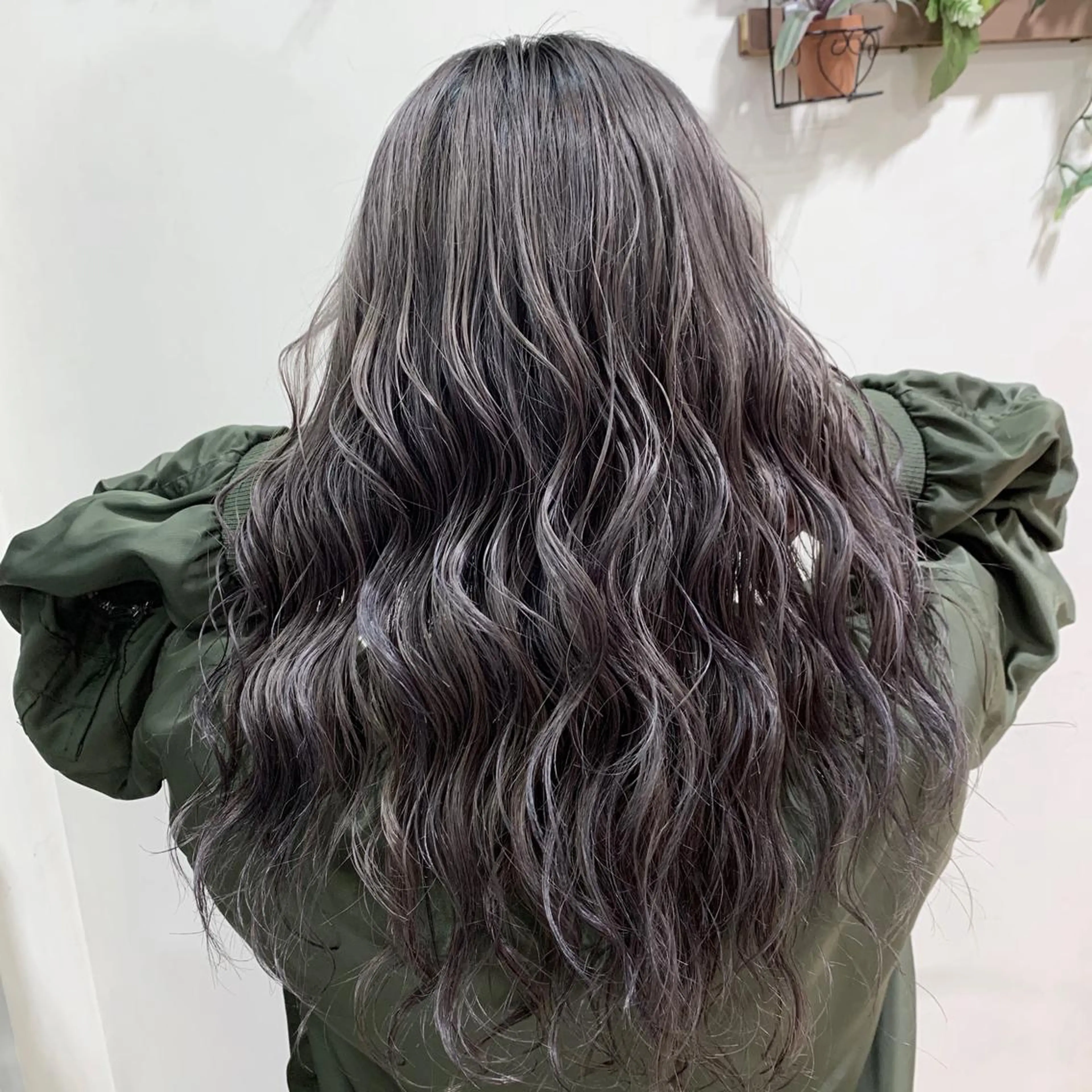 セミロング カラー アッシュ シルバー シルバーアッシュ mimiiy梅田 中崎町ハイトーンのヘアスタイル