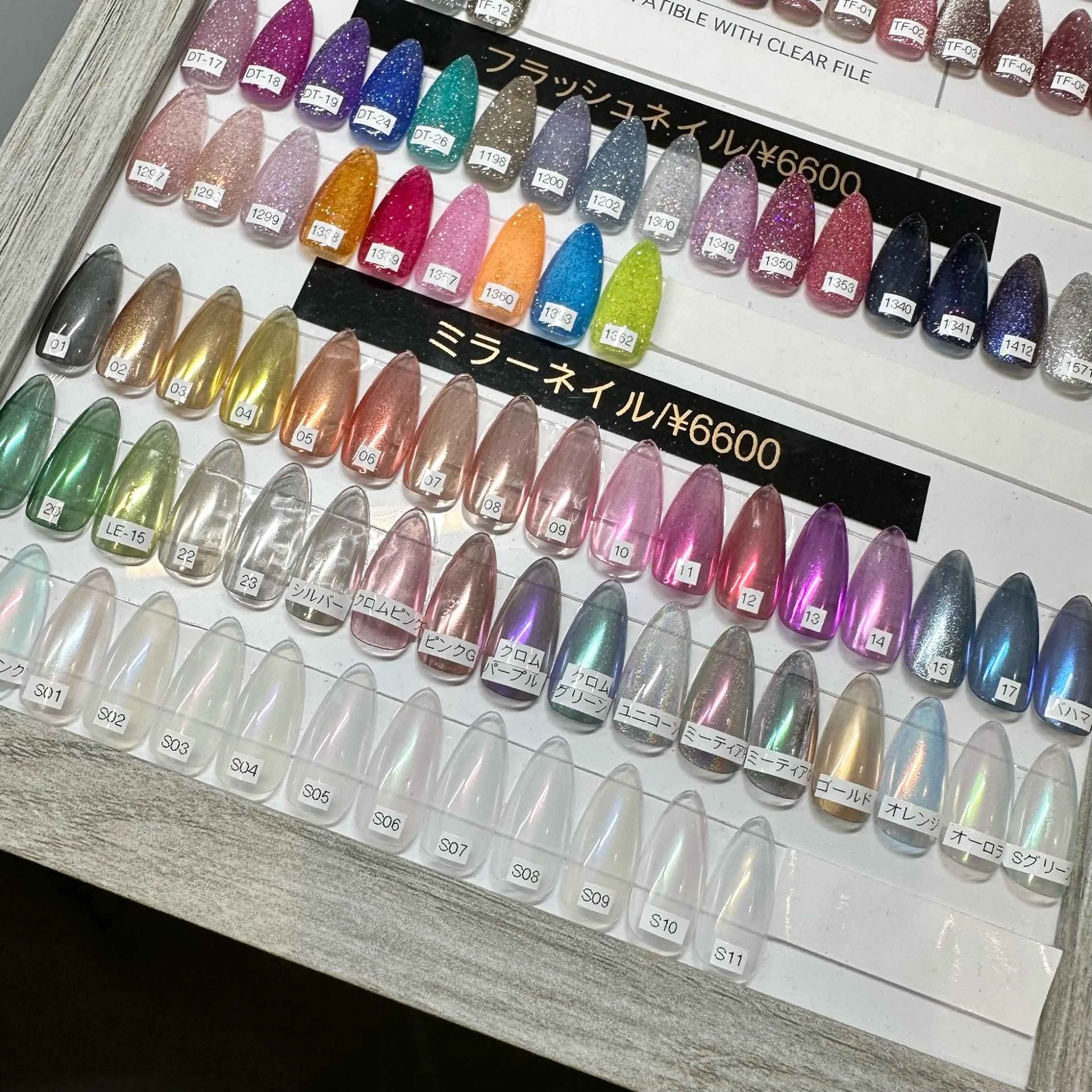 ネイル ミラーネイル Riona / R*NAIL.comのネイルデザイン