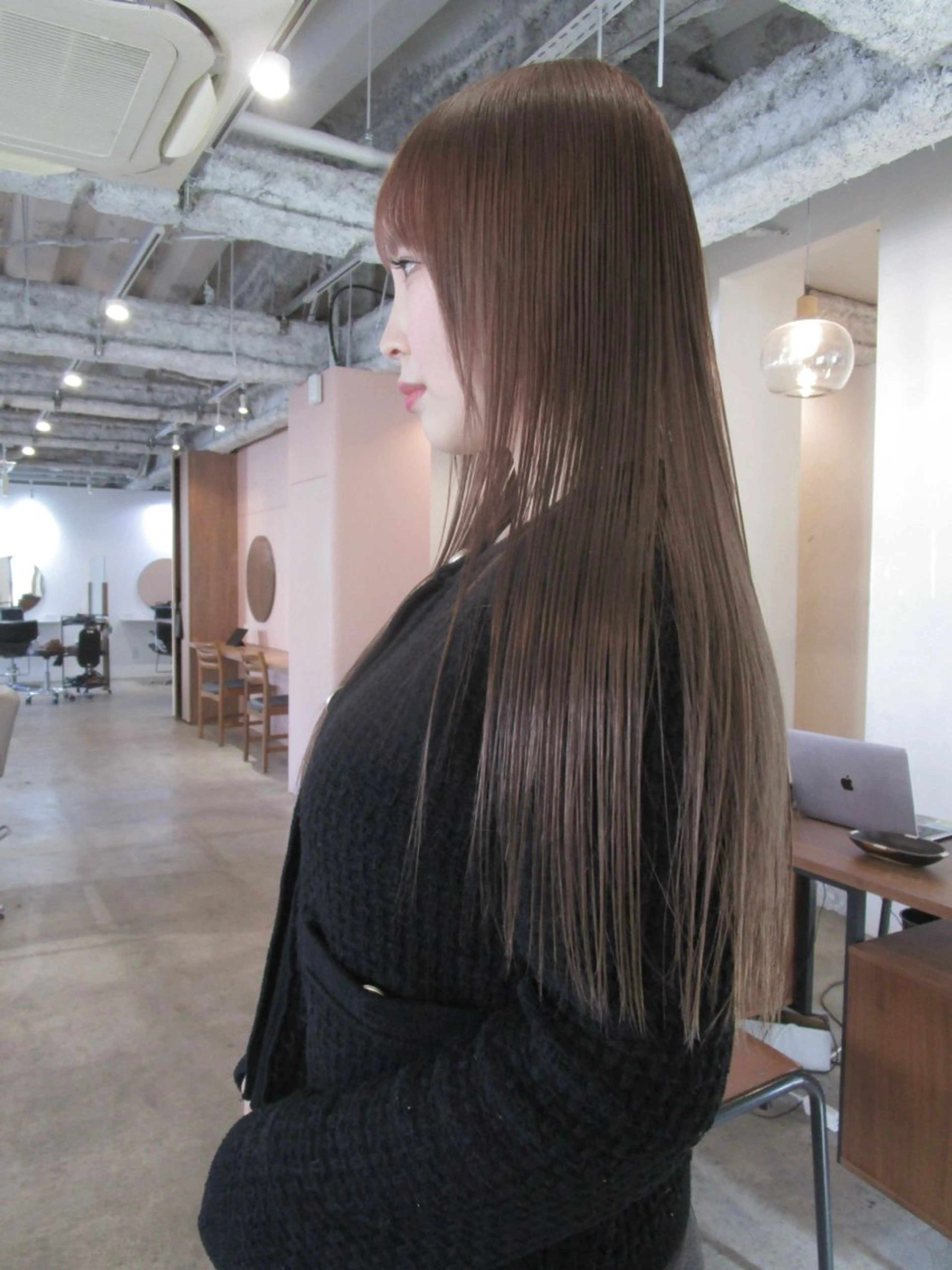 ロング カラー ベージュカラー ブリーチ 透明感カラー ミルクティーベージュ トリートメント ヘアカラー yu maのヘアスタイル