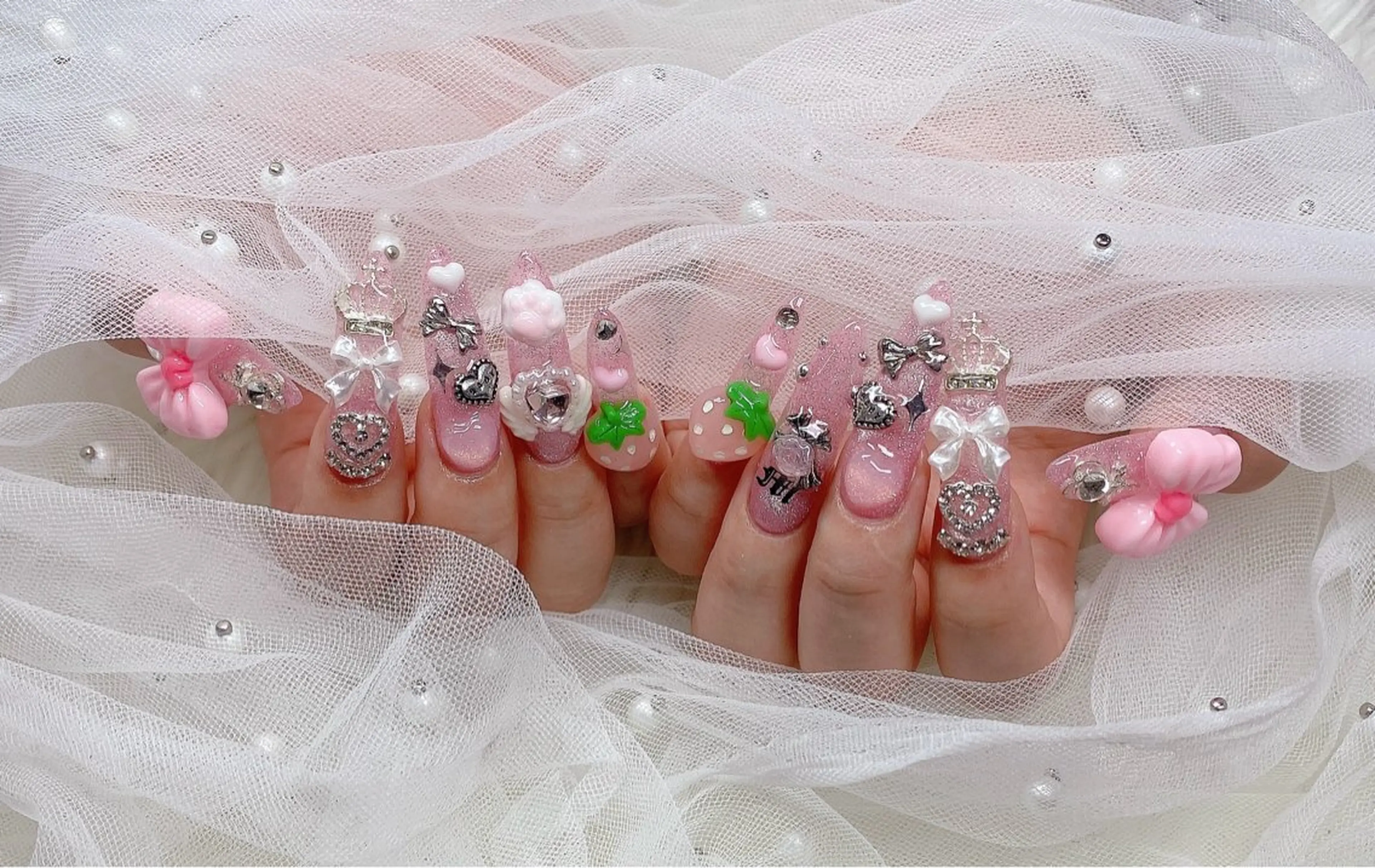 ネイル ハンドネイル フットネイル ハンドケア R salonのネイルデザイン