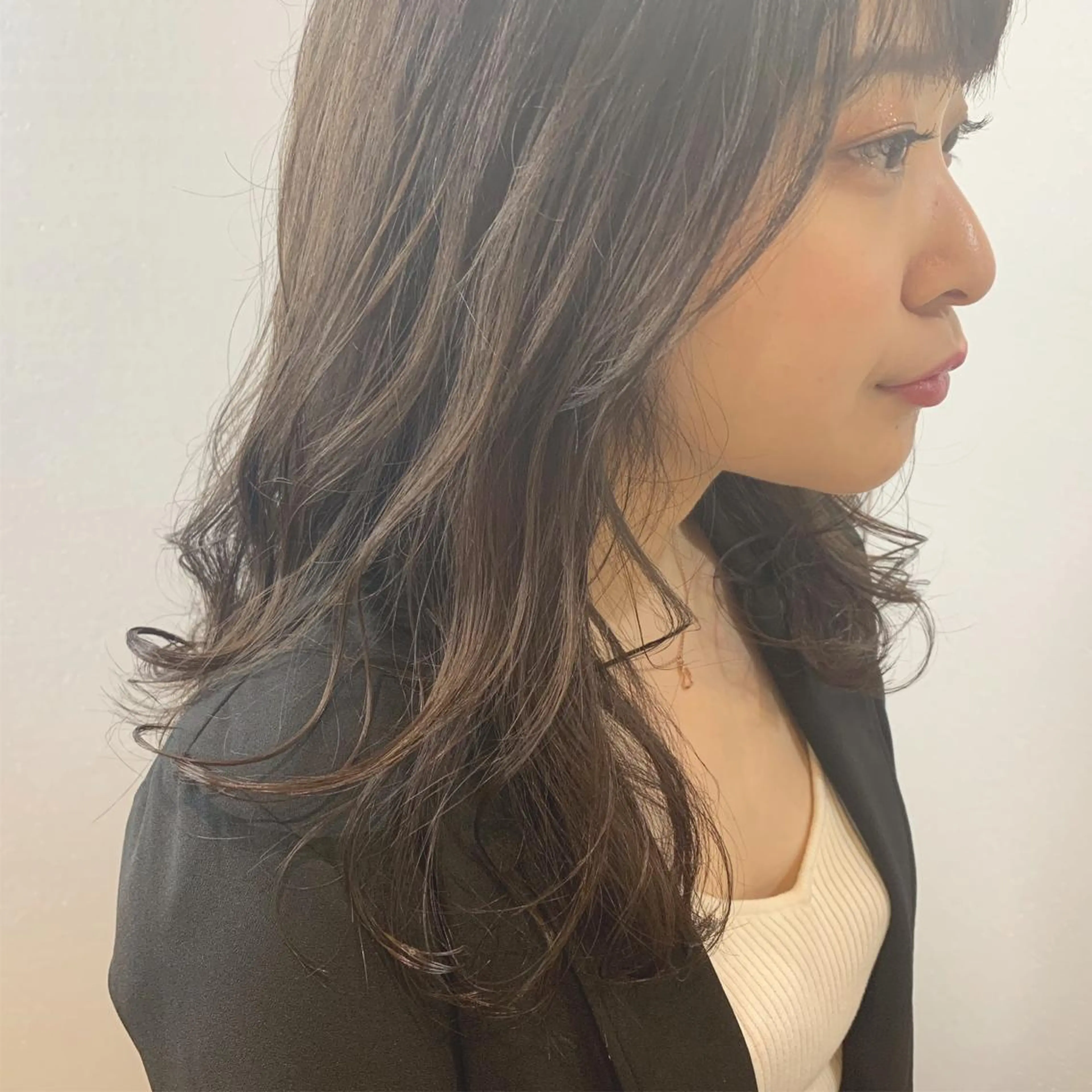 セミロング カラー 透明感カラー カット ヘアカラー トリートメント 【Uneユヌ】菊地 春那のヘアスタイル