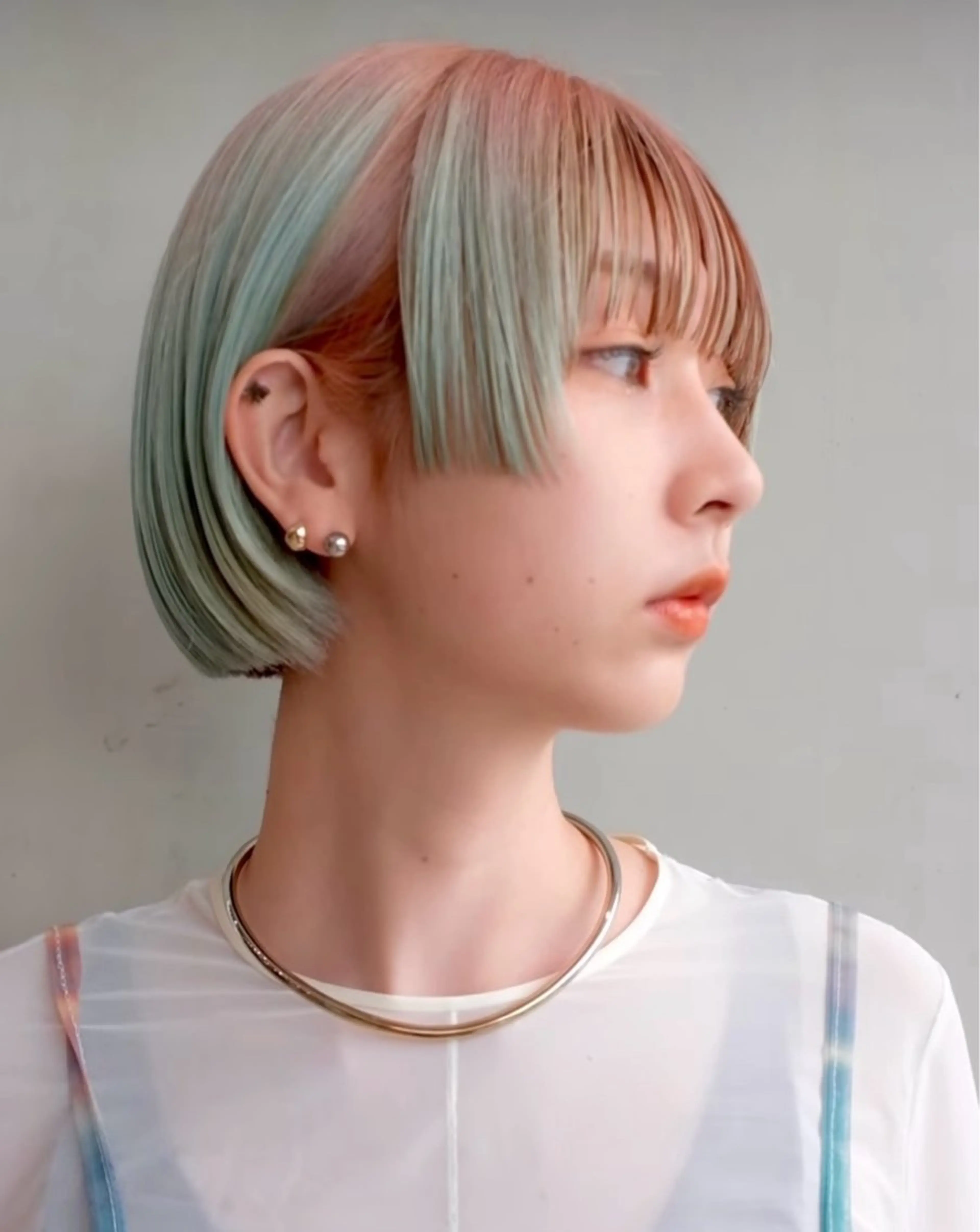 ミディアム コウ チホウのヘアスタイル