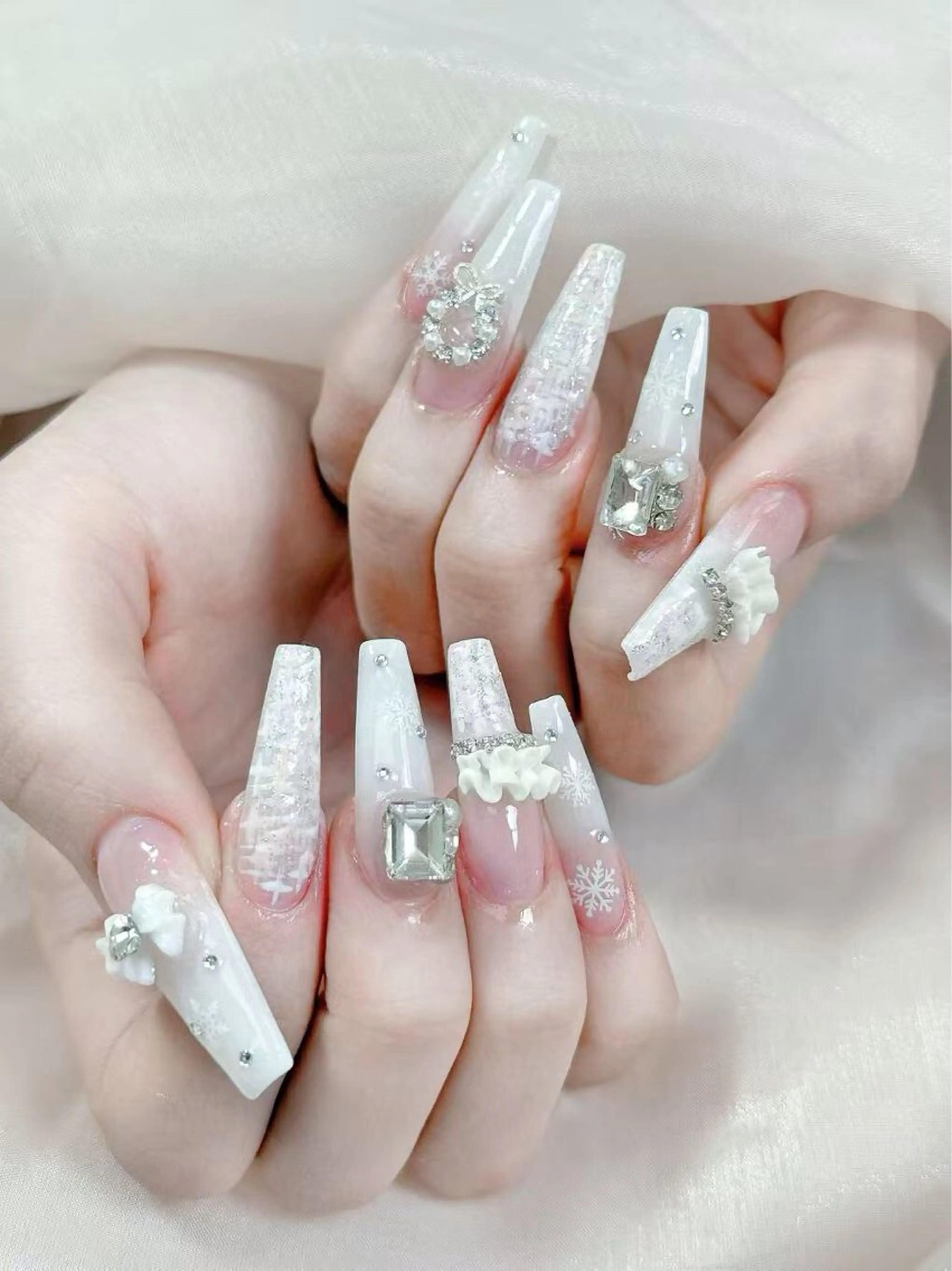 【每日2名限定】🎀チップ長さ出し+持ち込みデザイン＋パーツやり放題 ✨（初回ソフトジェルオフ無料／ケア込み）の写真