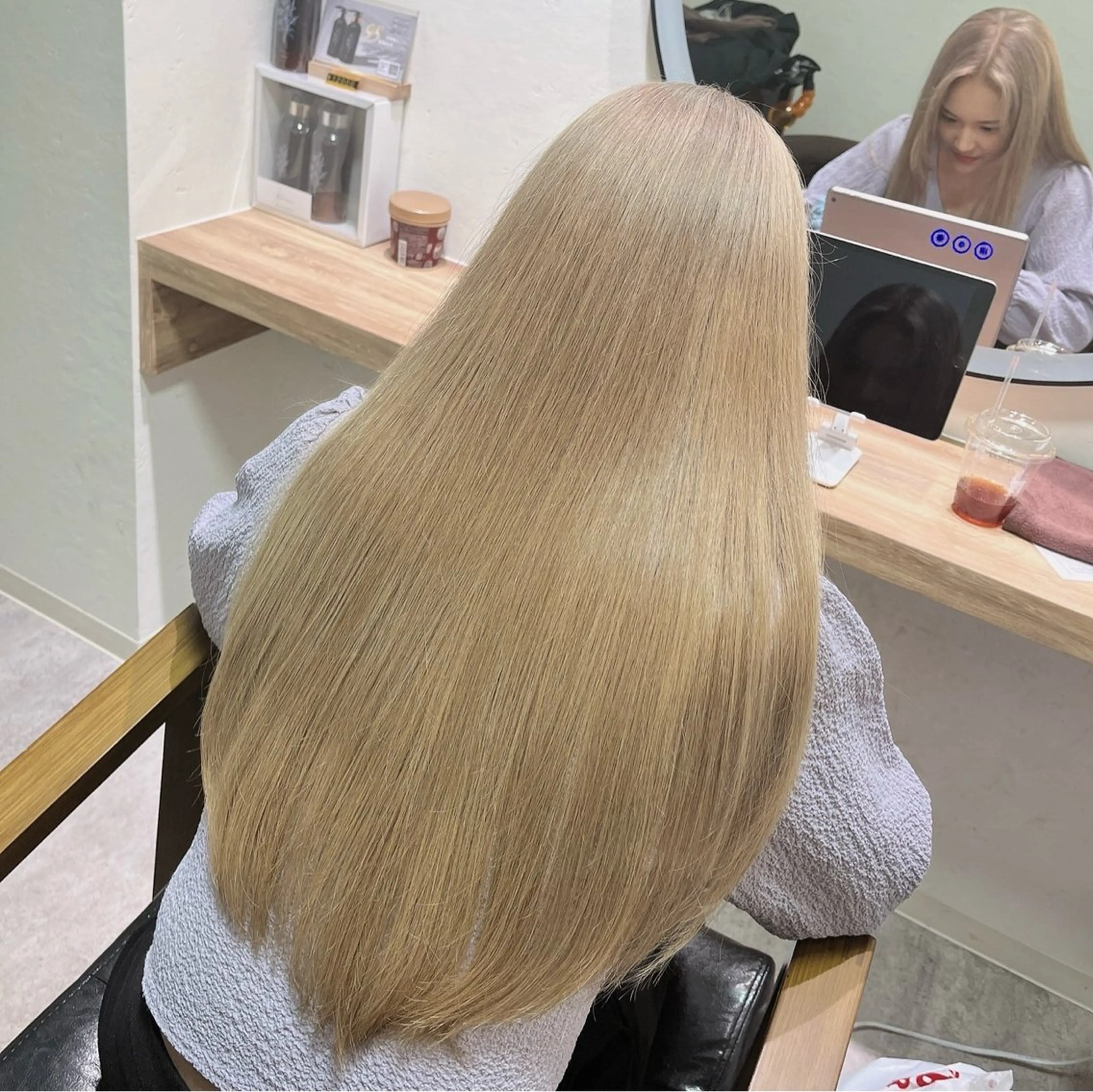 メンテナンスカット💇🏻➕🫧透明感🫧ブリーチありWカラー➕✨毛髪補修3step treatment ✨の写真