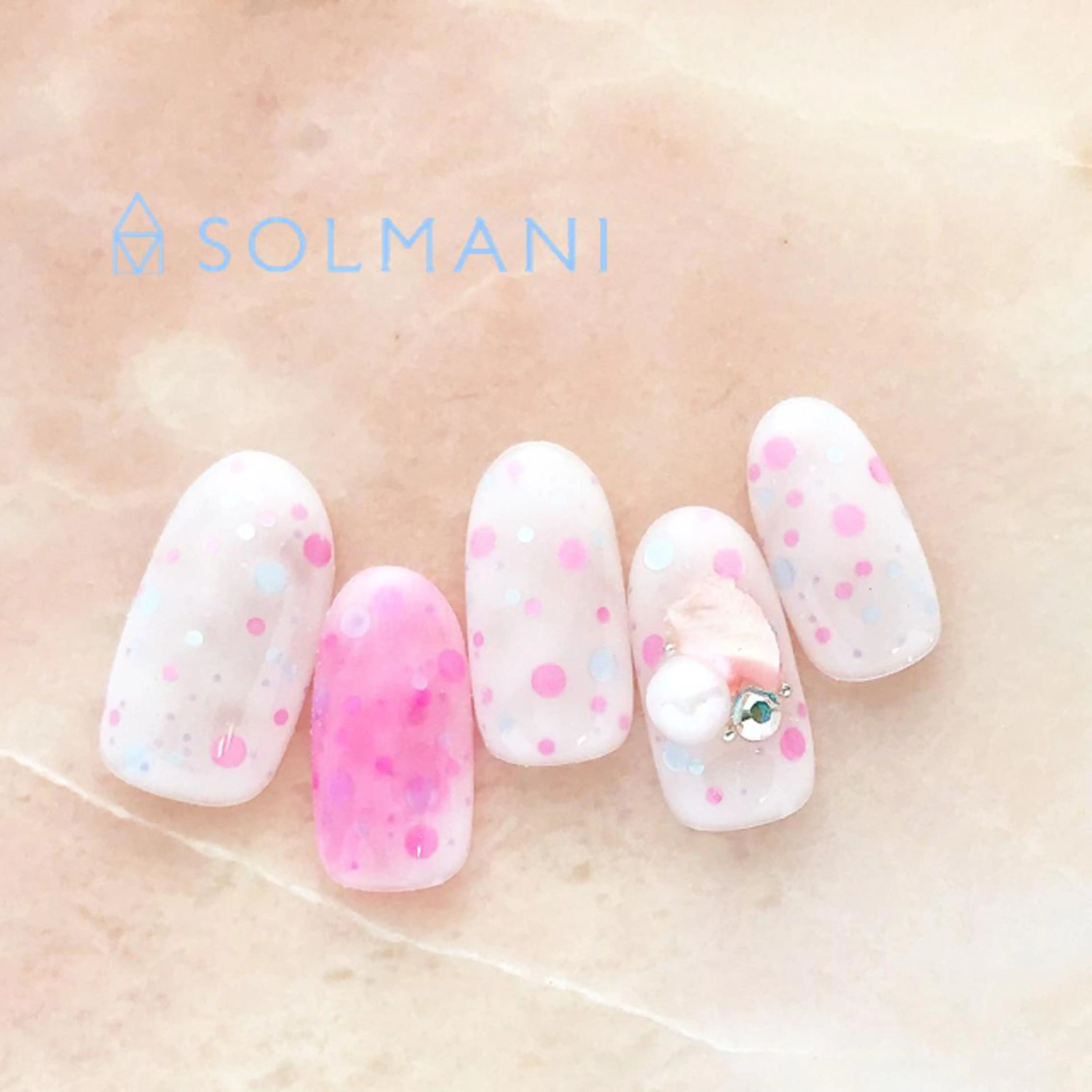 ネイル SOLMANI 予約担当のネイルデザイン