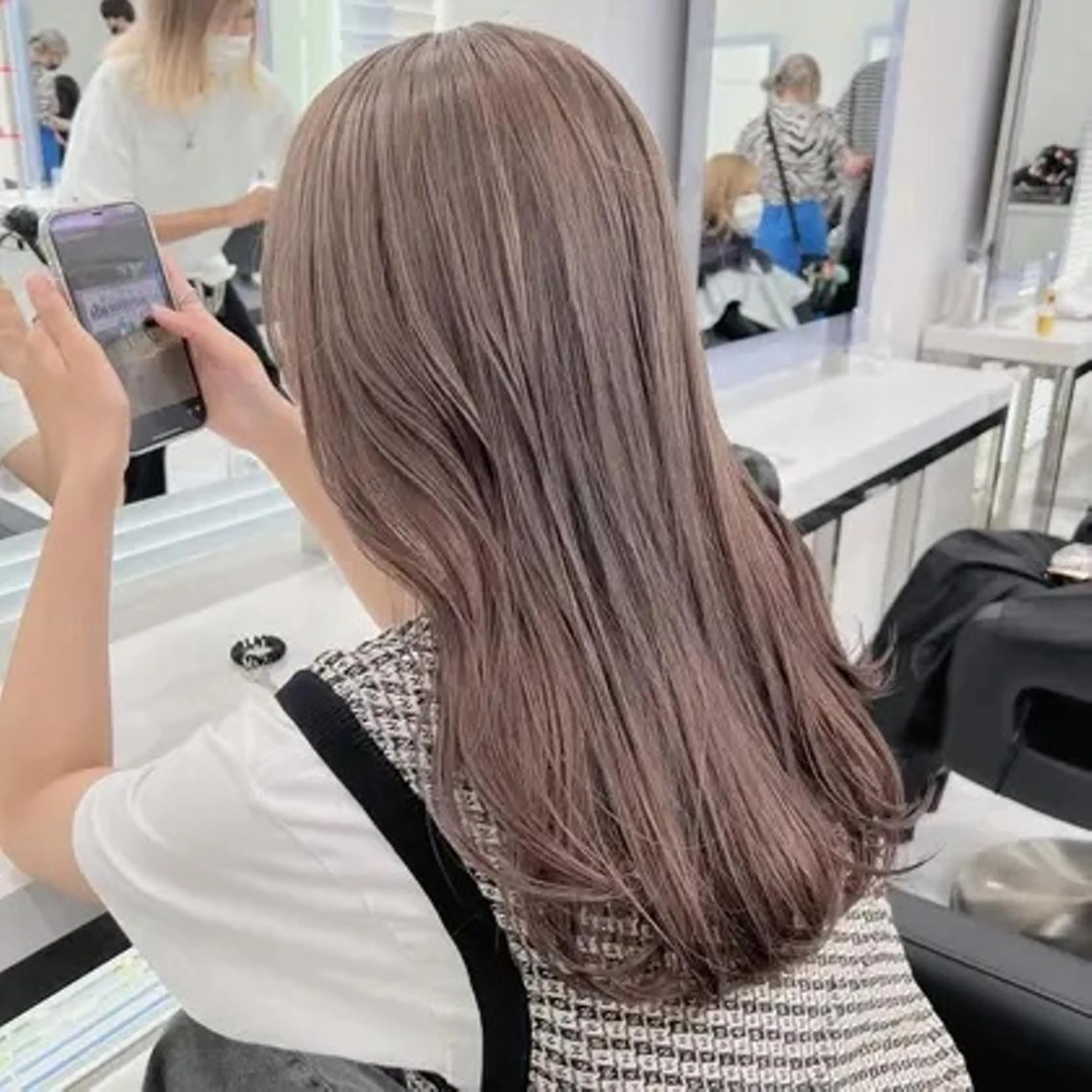 カラー トレンドスタイル🤍 透明感ヘアのヘアスタイル