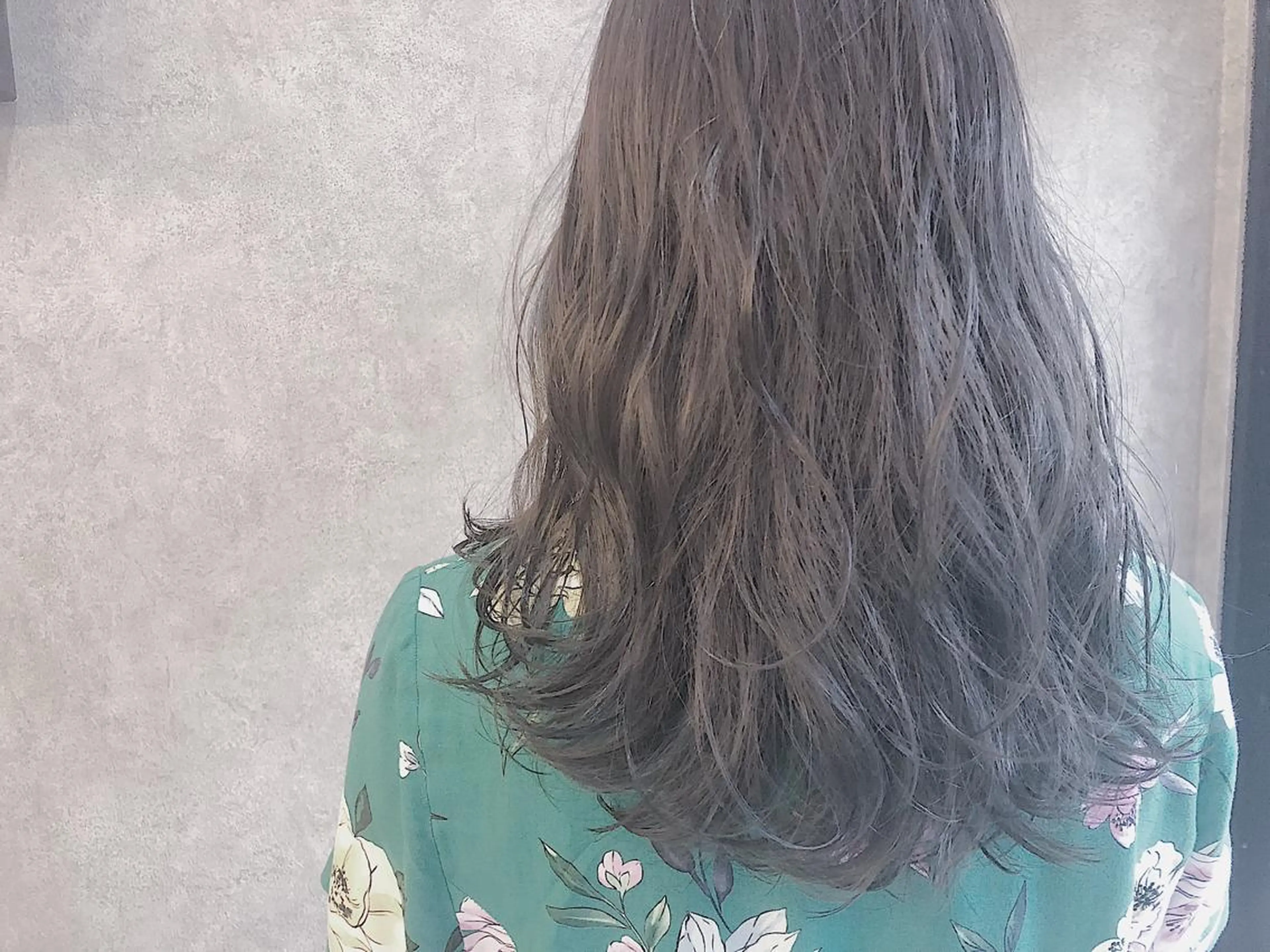 セミロング カラー 顔周りレイヤー/韓国 ブリーチminamiのヘアスタイル