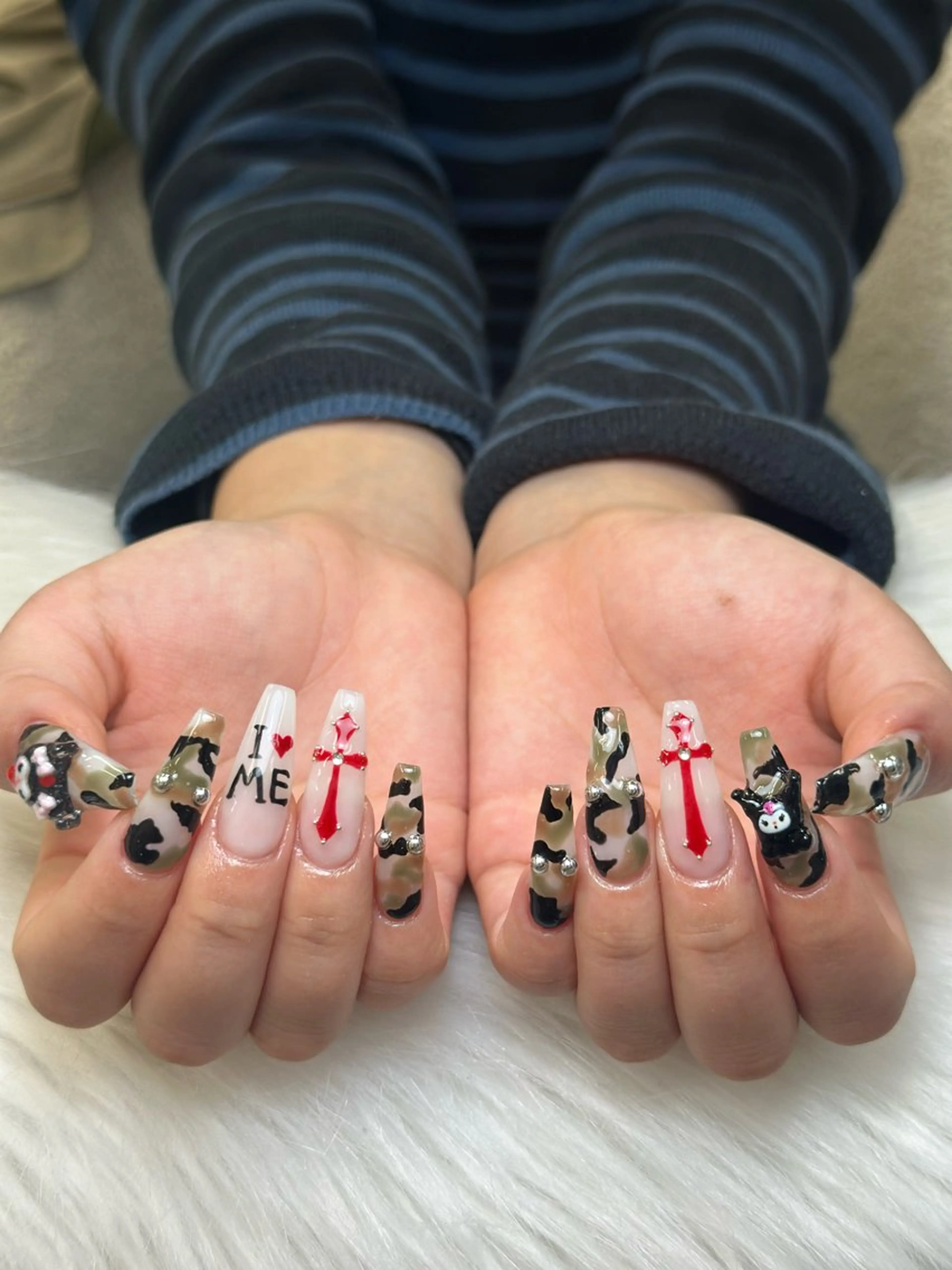 ネイル フレンチネイル グラデーション 韓国ネイル マグネットネイル シンプルネイル ハンドネイル CoMo Nail Studio所属・CoMo Nailのネイルデザイン