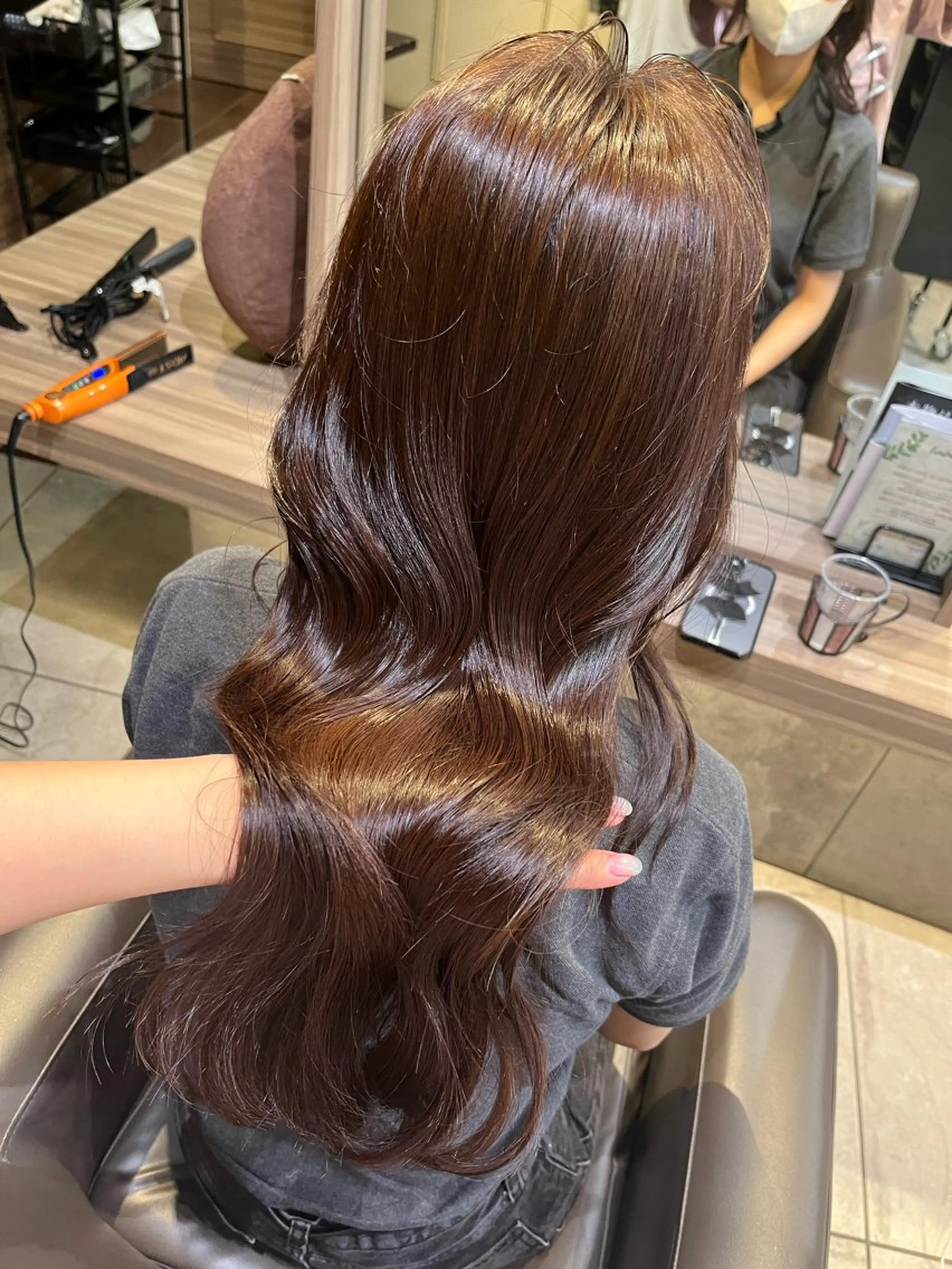 ロング カラー ブラウンカラー ヘアカラー トリートメント 川越 輝梨奈のヘアスタイル