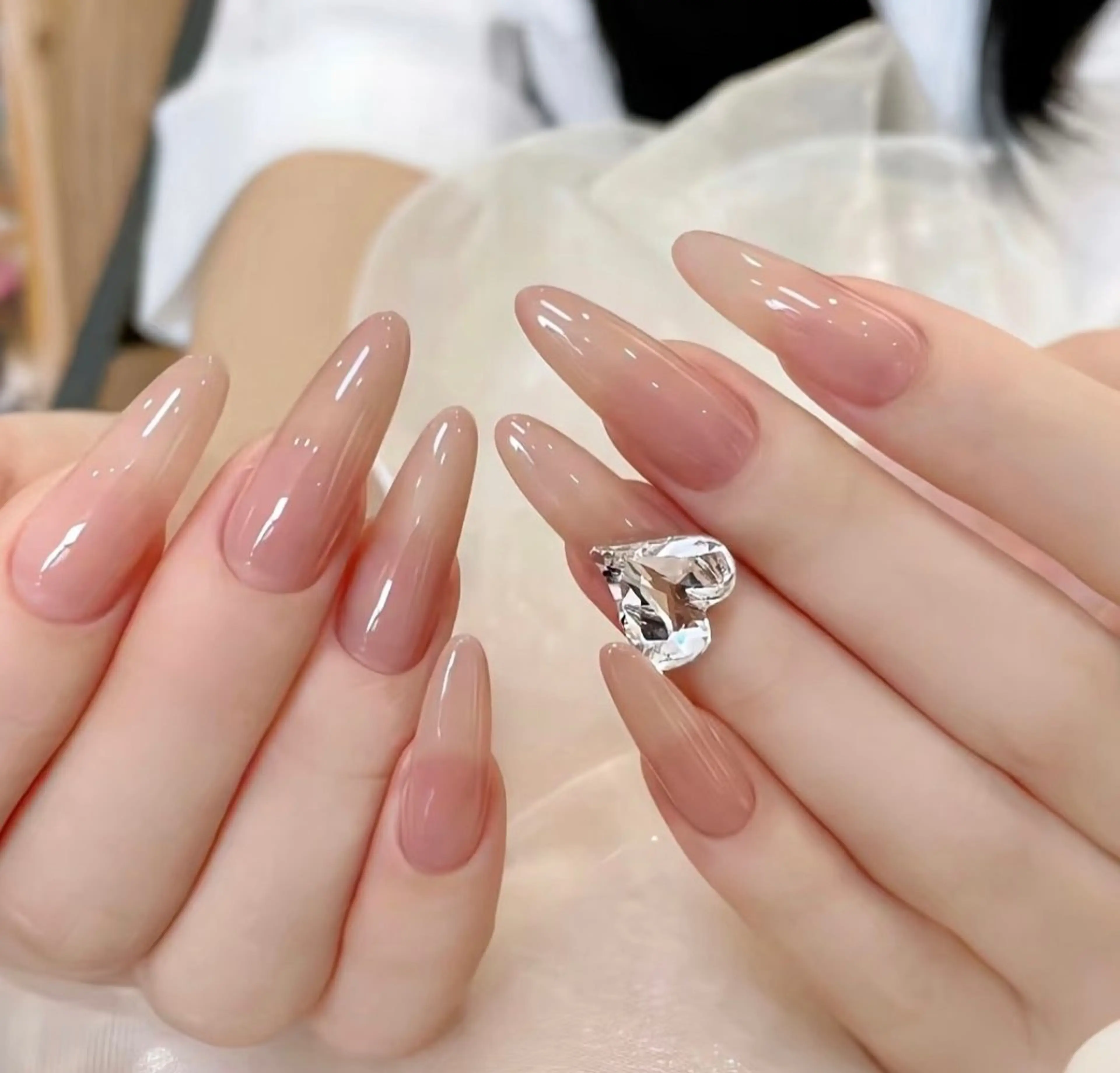 ネイル フレンチネイル ジェルネイル ガーリー グラデーション キラキラネイル ハンドネイル Liora nail 1のネイルデザイン