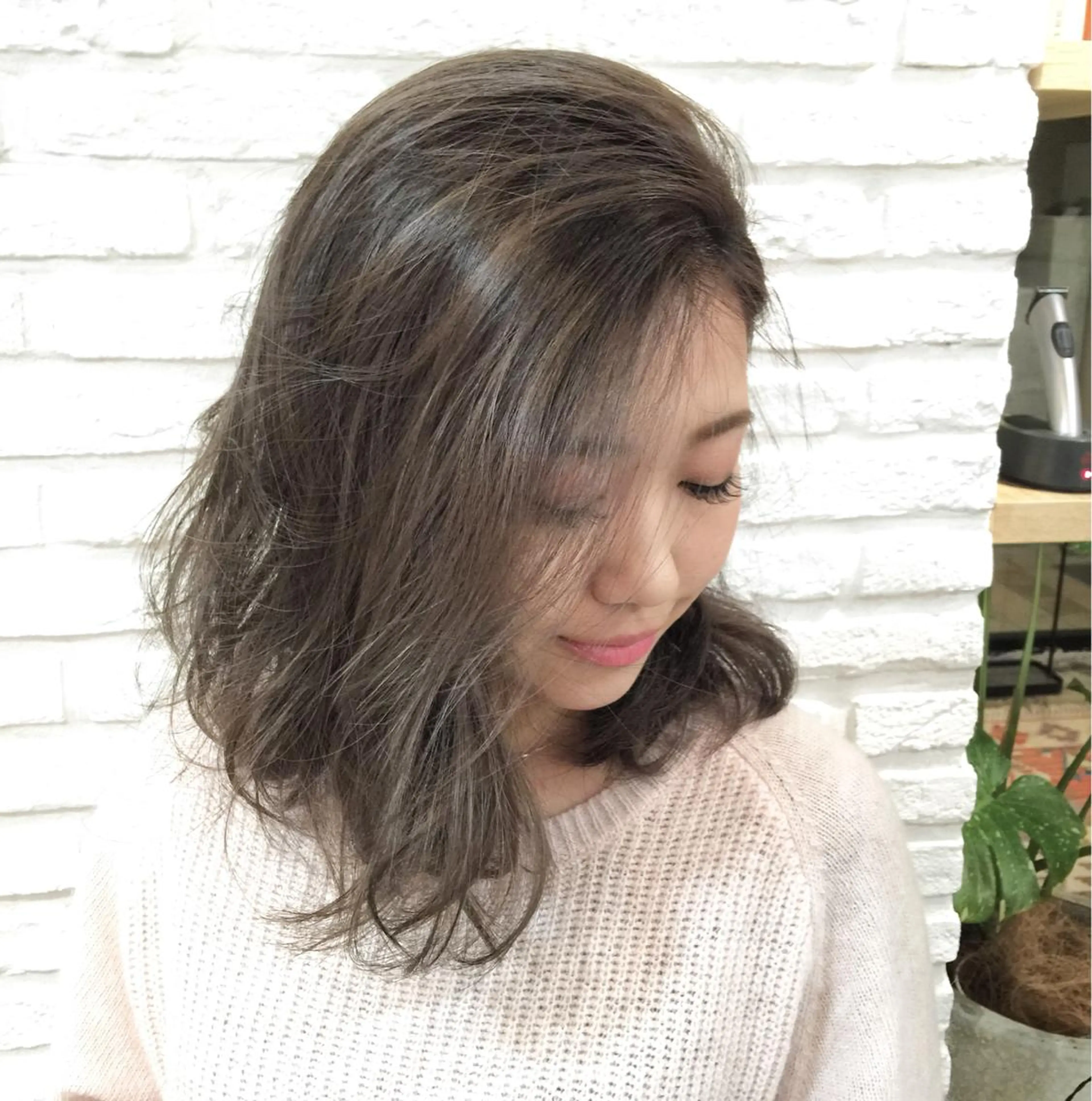 ミディアム セミロング ロング カラー グレージュ 外国人風カラー universe tokyoのヘアスタイル