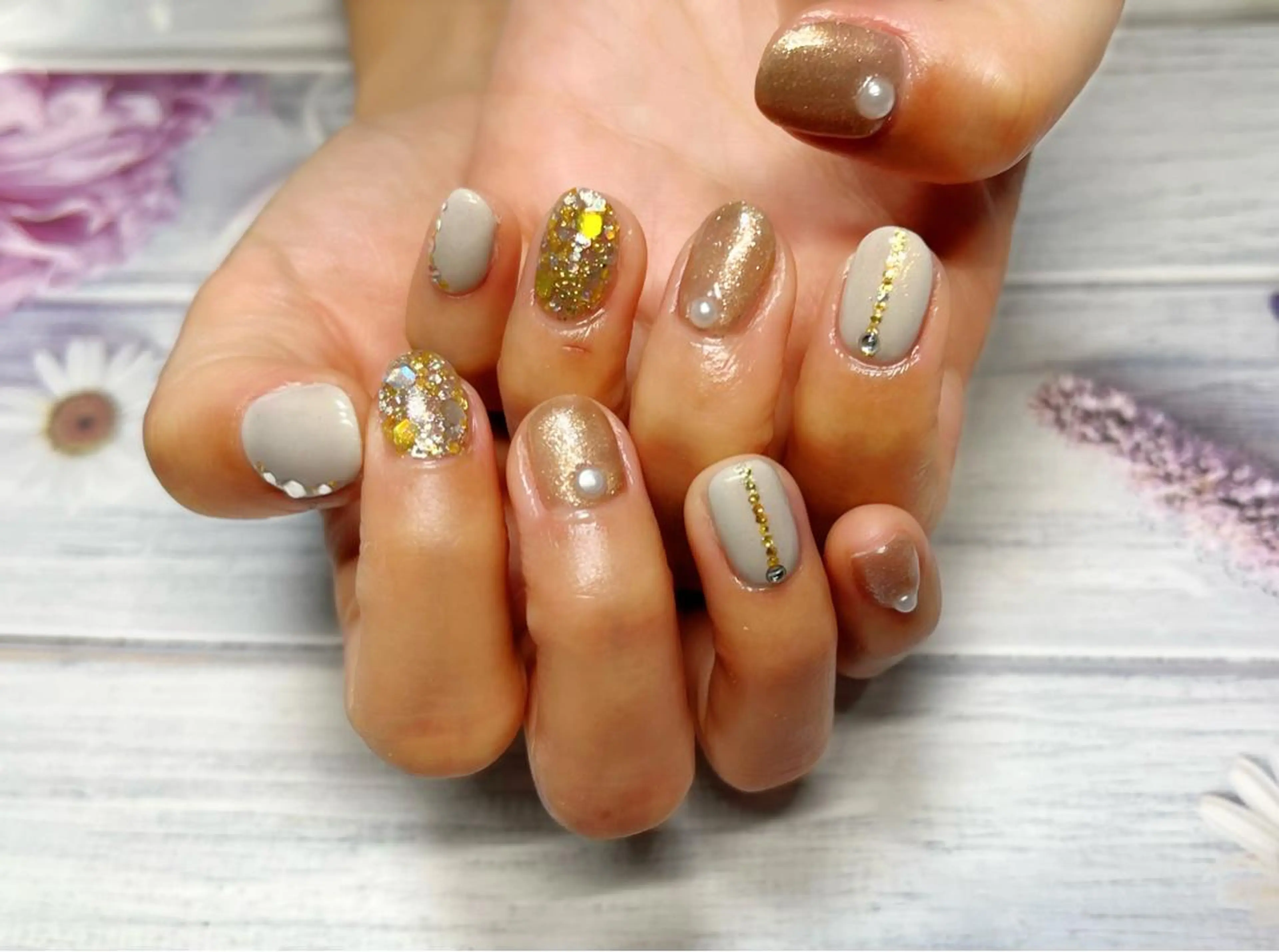 ネイル ジェルネイル ゴールド ラメ(グリッター) ハンドネイル shonan_ kairiのネイルデザイン