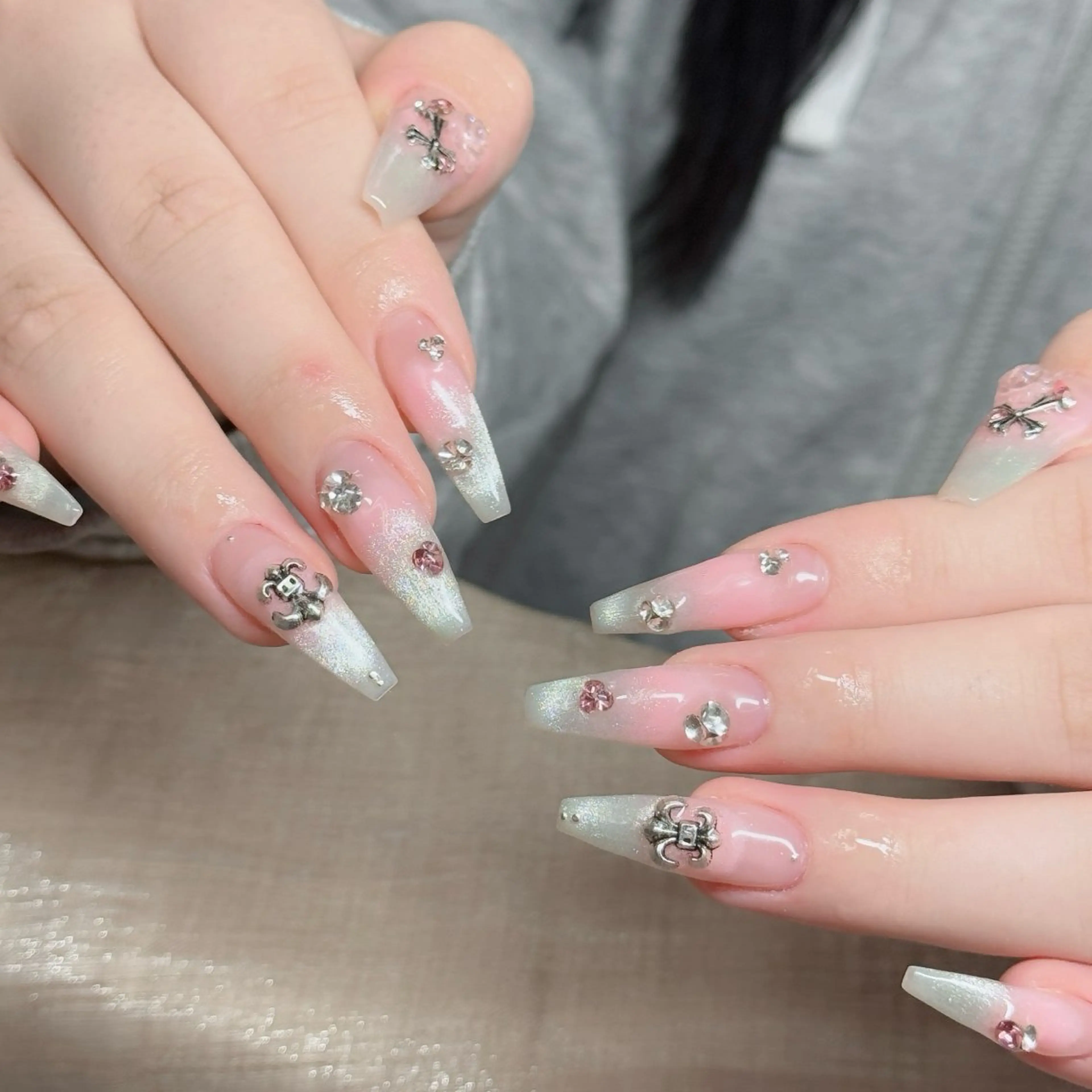 ネイル ロングネイル マグネットネイル リボン 夏ネイル スーパーロングネイル ハンドネイル Hani Nail XUKAのネイルデザイン