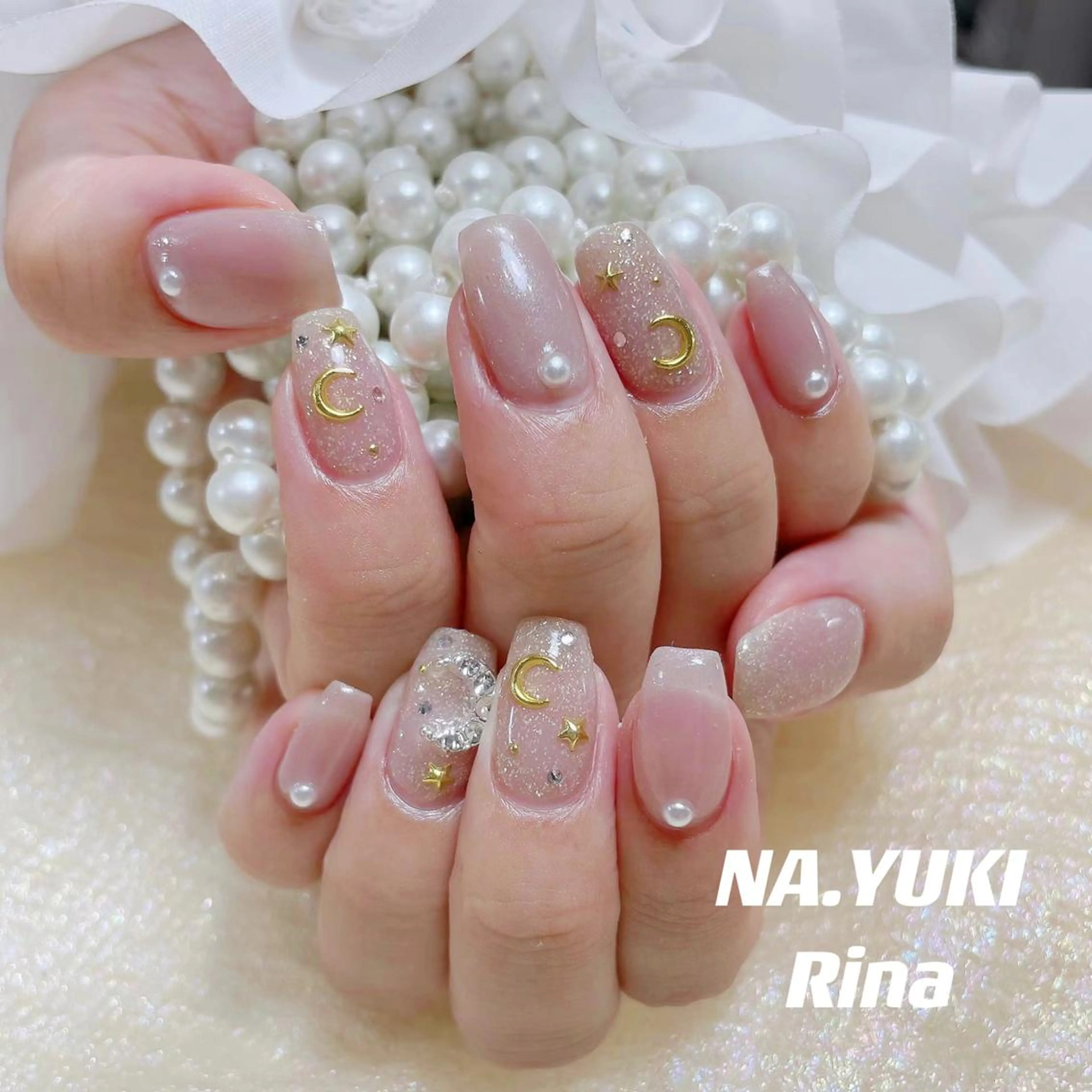 ネイル 🦋 Queenieのネイルデザイン