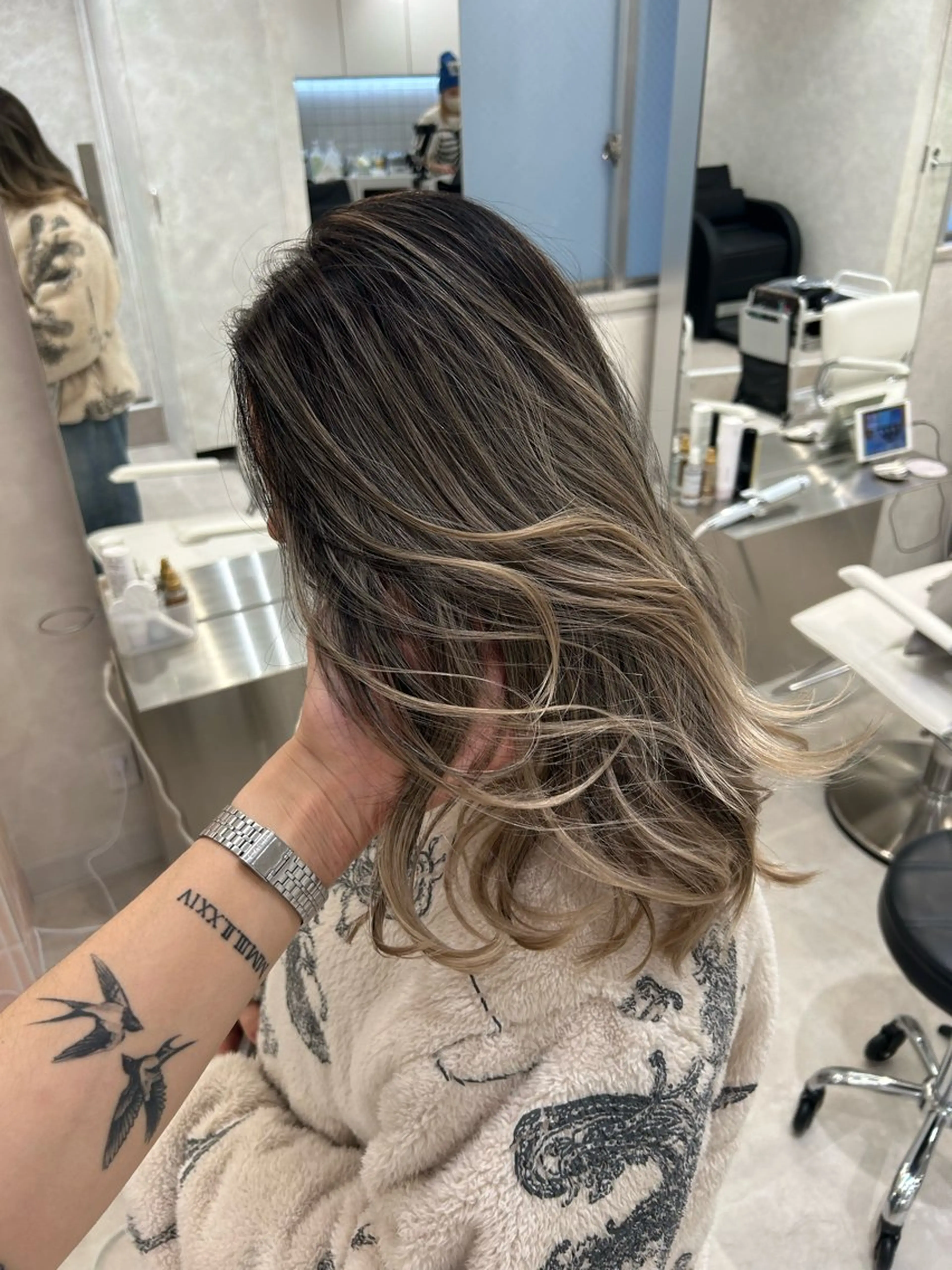 セミロング カラー バレイヤージュ ハイライトカラー ハイライト レイヤーカット ヘアカラー 💫ハイライト/レイ ヤー/原宿💫のヘアスタイル