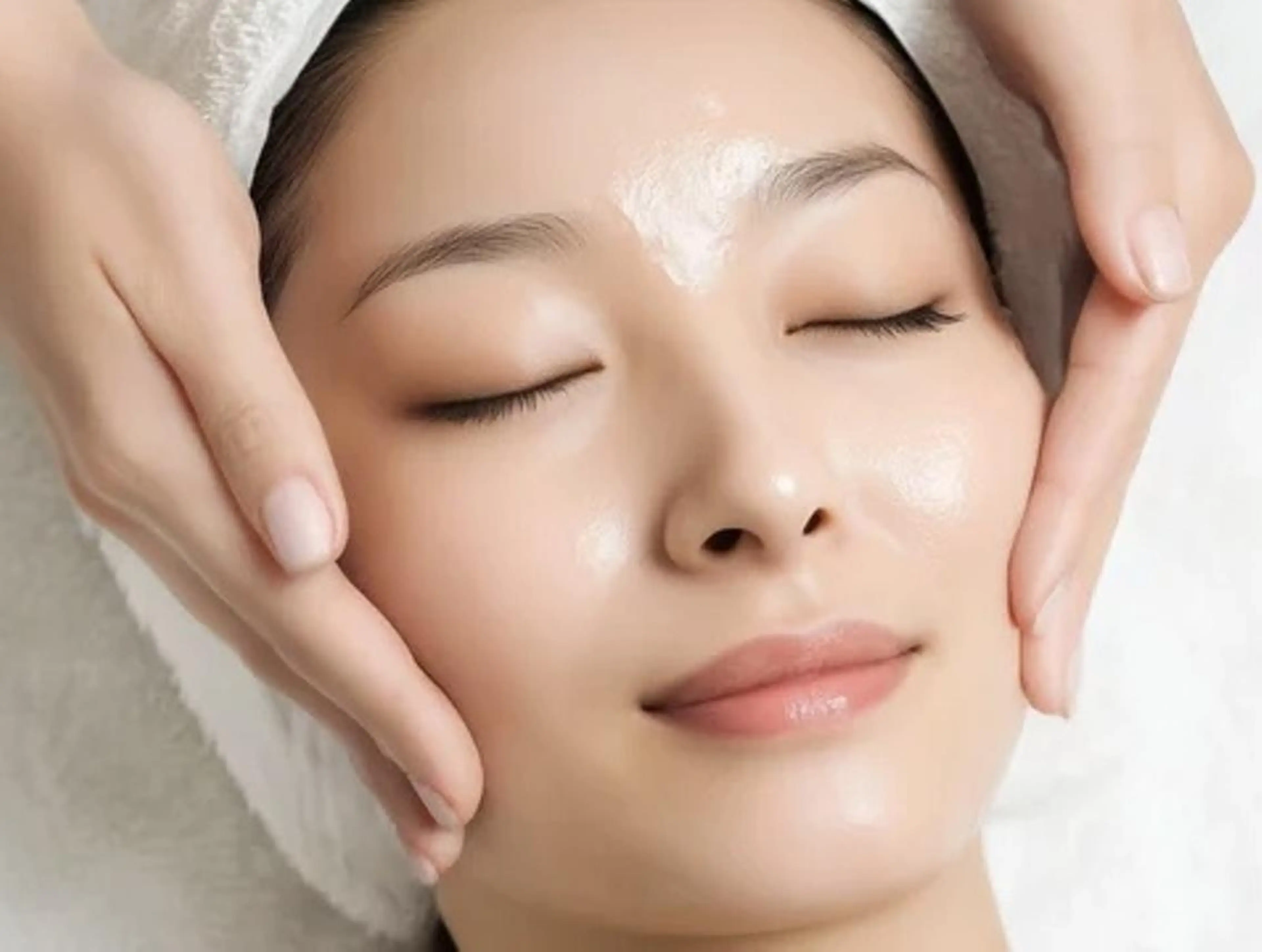 【全顔Wax】古い角質とムダ毛除去のピーリング効果でツヤツヤ透明肌🫧の写真