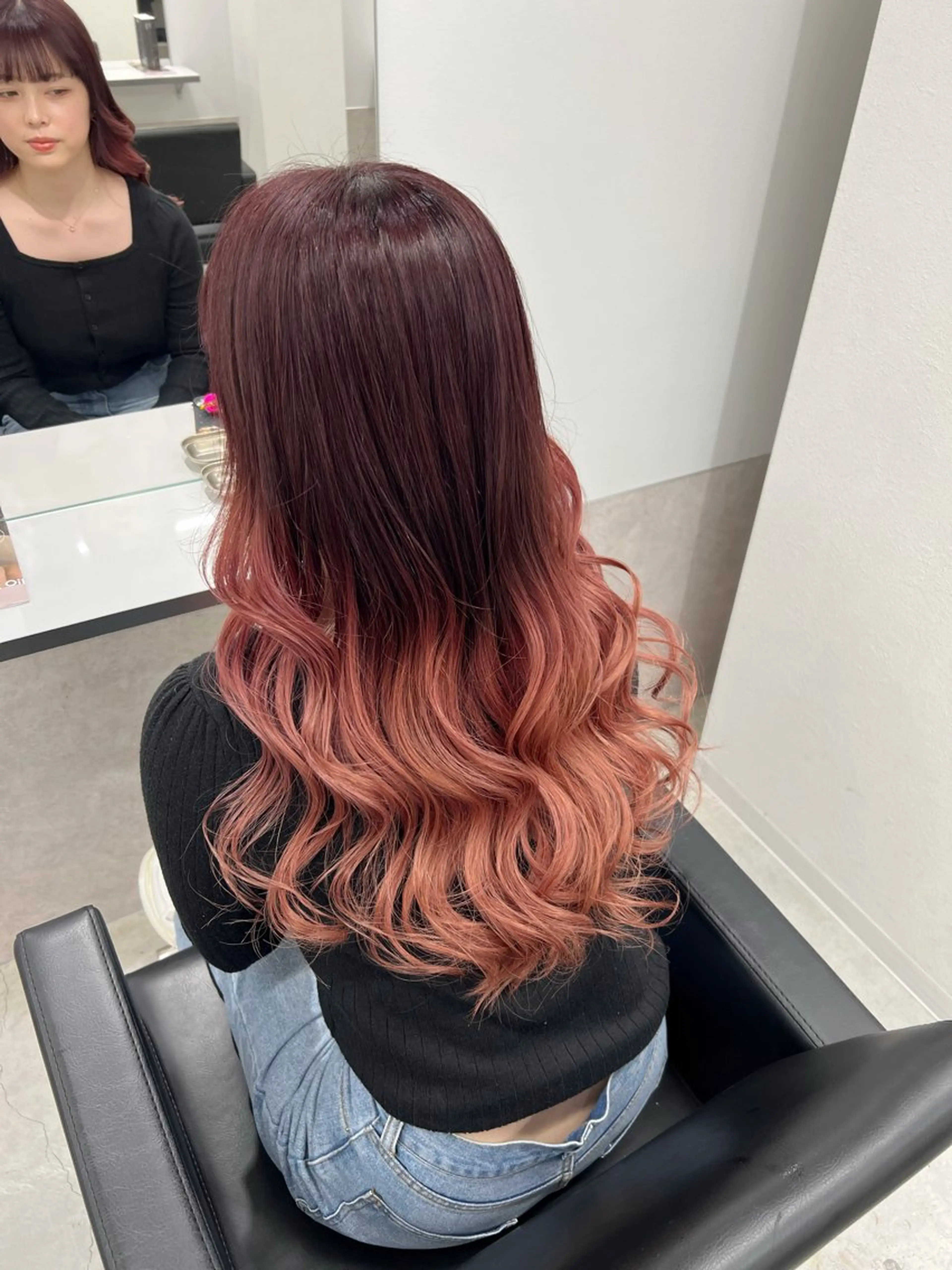 ロング ヘアカラー maya レイヤーカットのヘアスタイル