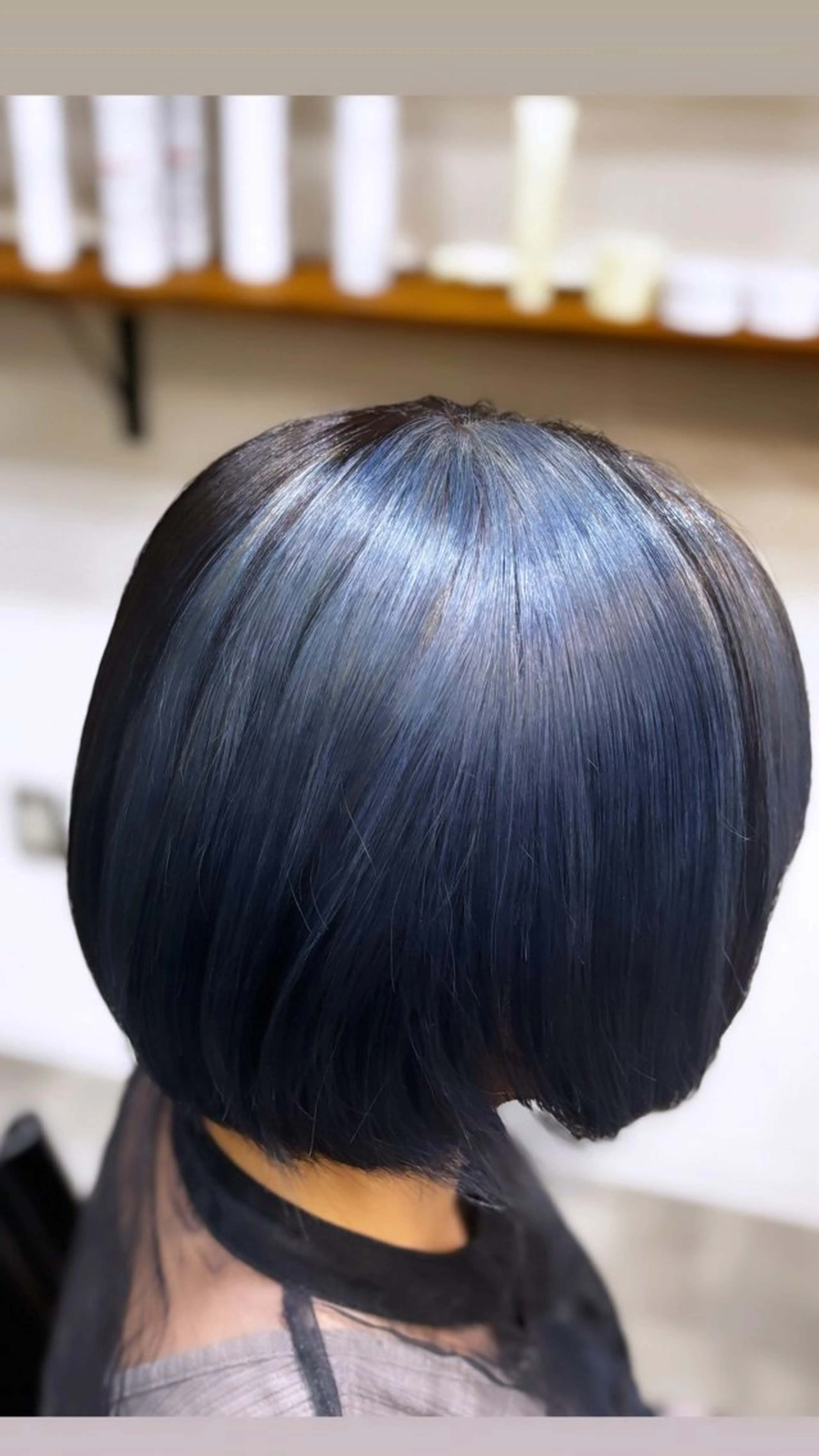 カラー 黒髪 ブリーチ ブルーカラー オリタ ルカのヘアスタイル
