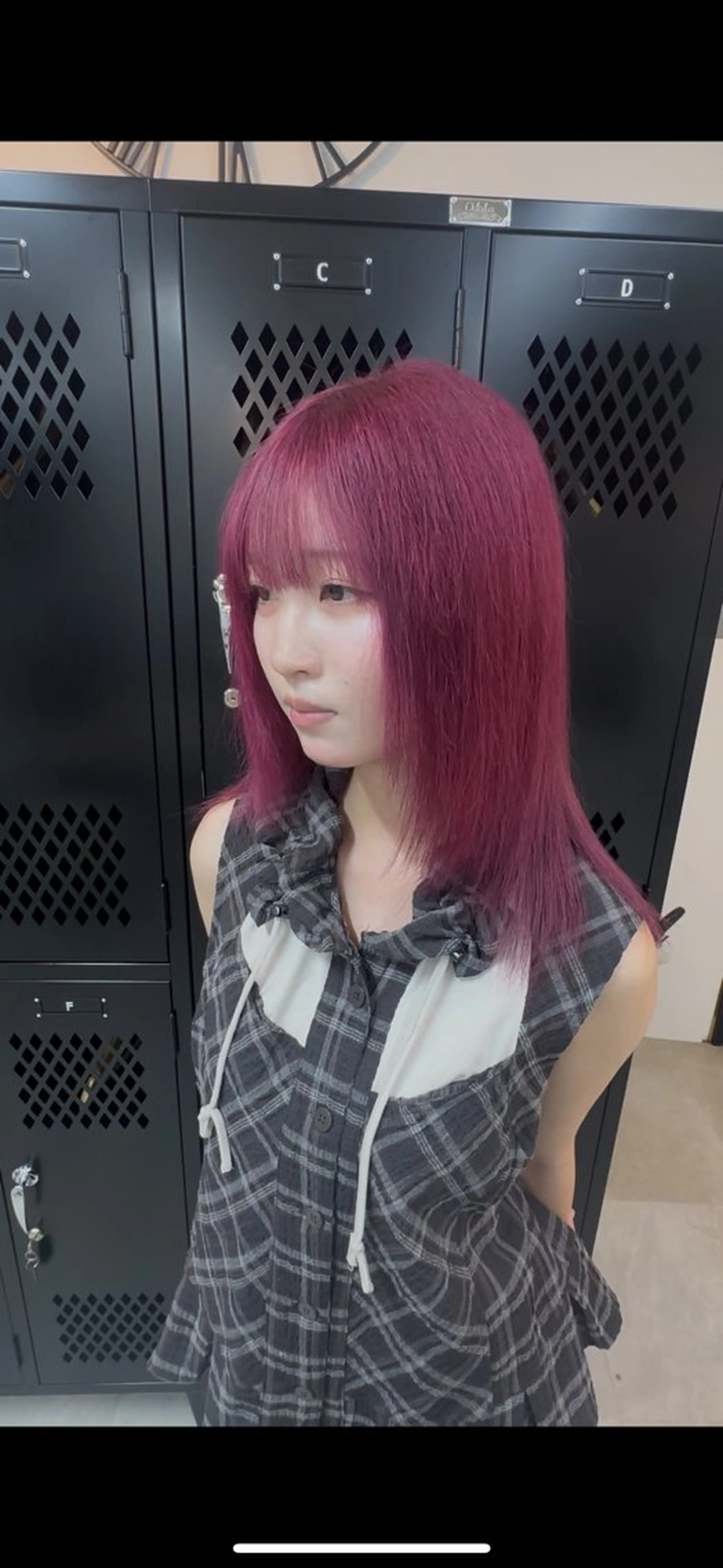 ミディアム カラー 柏井 陽菜のヘアスタイル