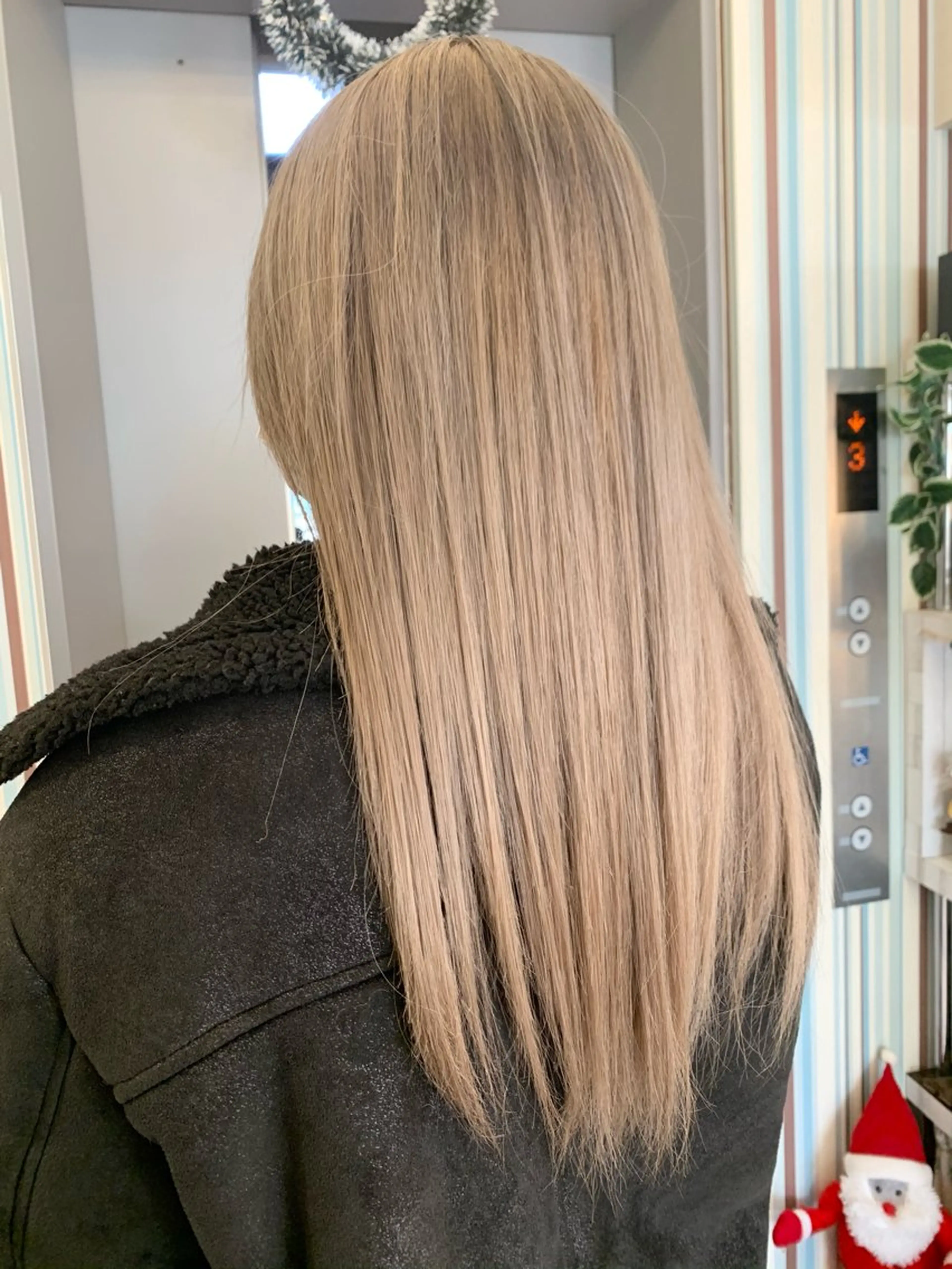 ロング カラー カット ヘアカラー トリートメント 愛されハイトーン 🍓YURINAのヘアスタイル