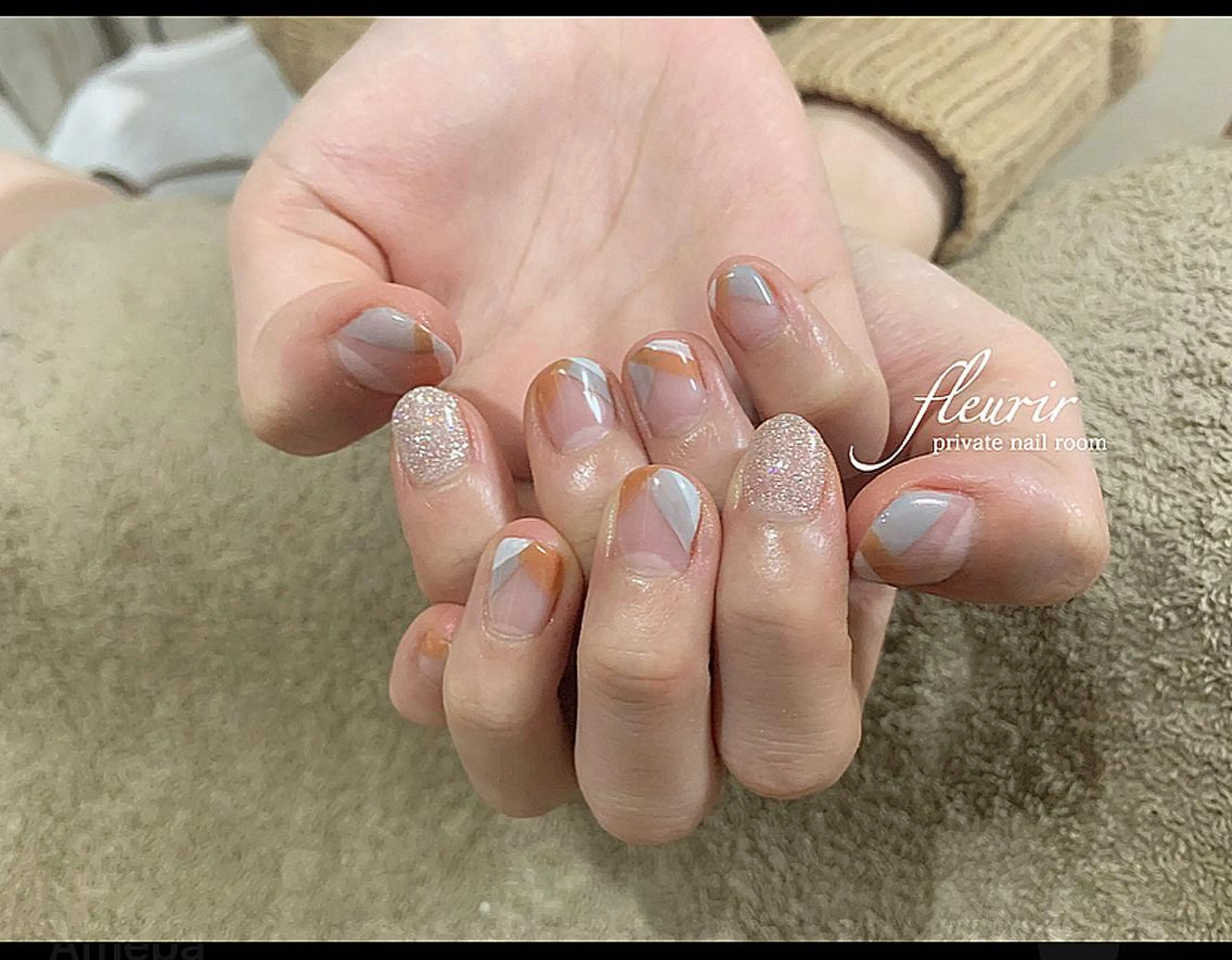 ネイル オーロラネイル フレンチネイル ラメ(グリッター) シルバー フルリール 【プライベートサロンのネイルデザイン