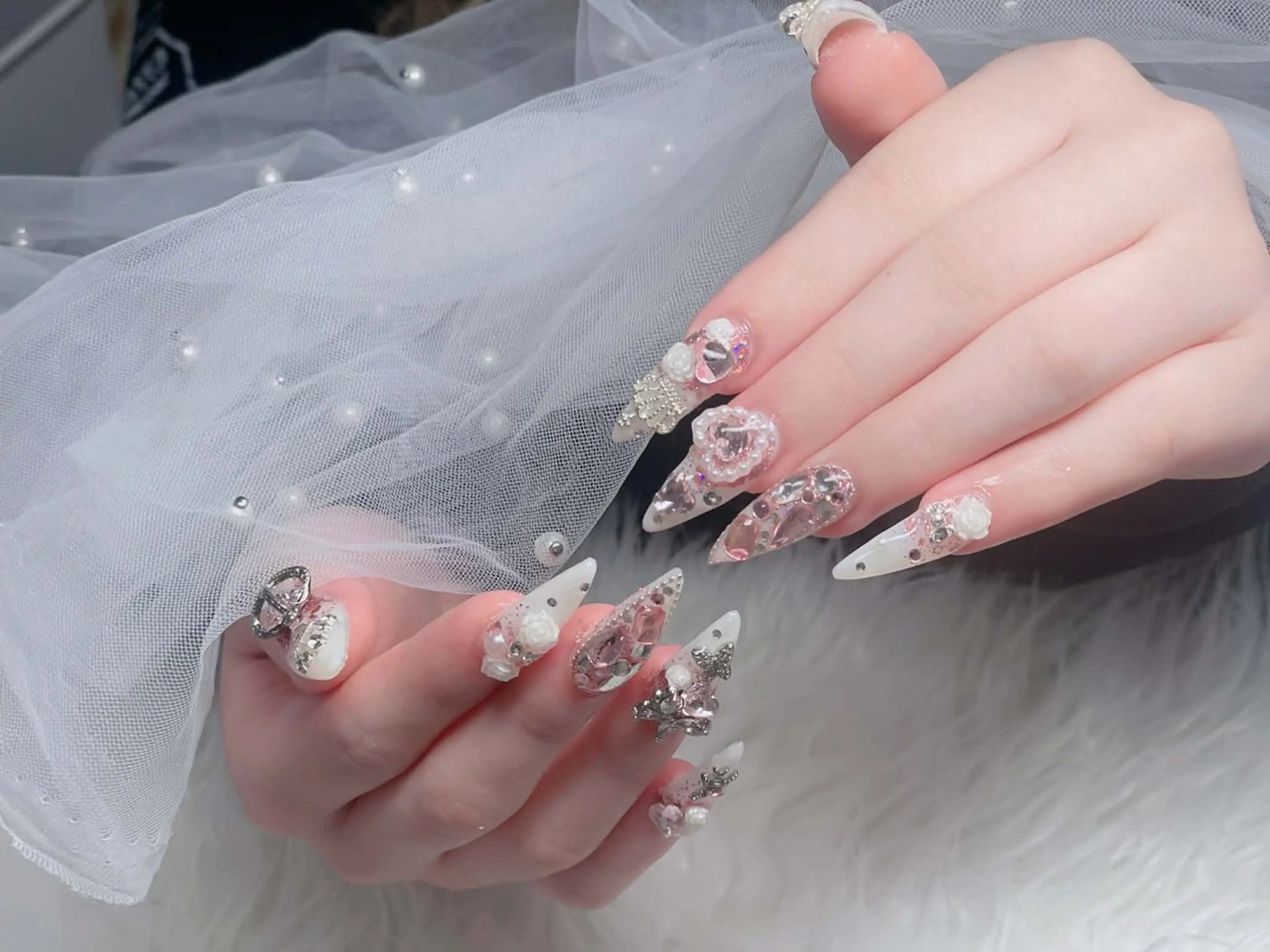 ネイル フレンチネイル ジェルネイル ガラスフレンチ ハロウィン ハート ハンドネイル H.baby Nail Salonのネイルデザイン
