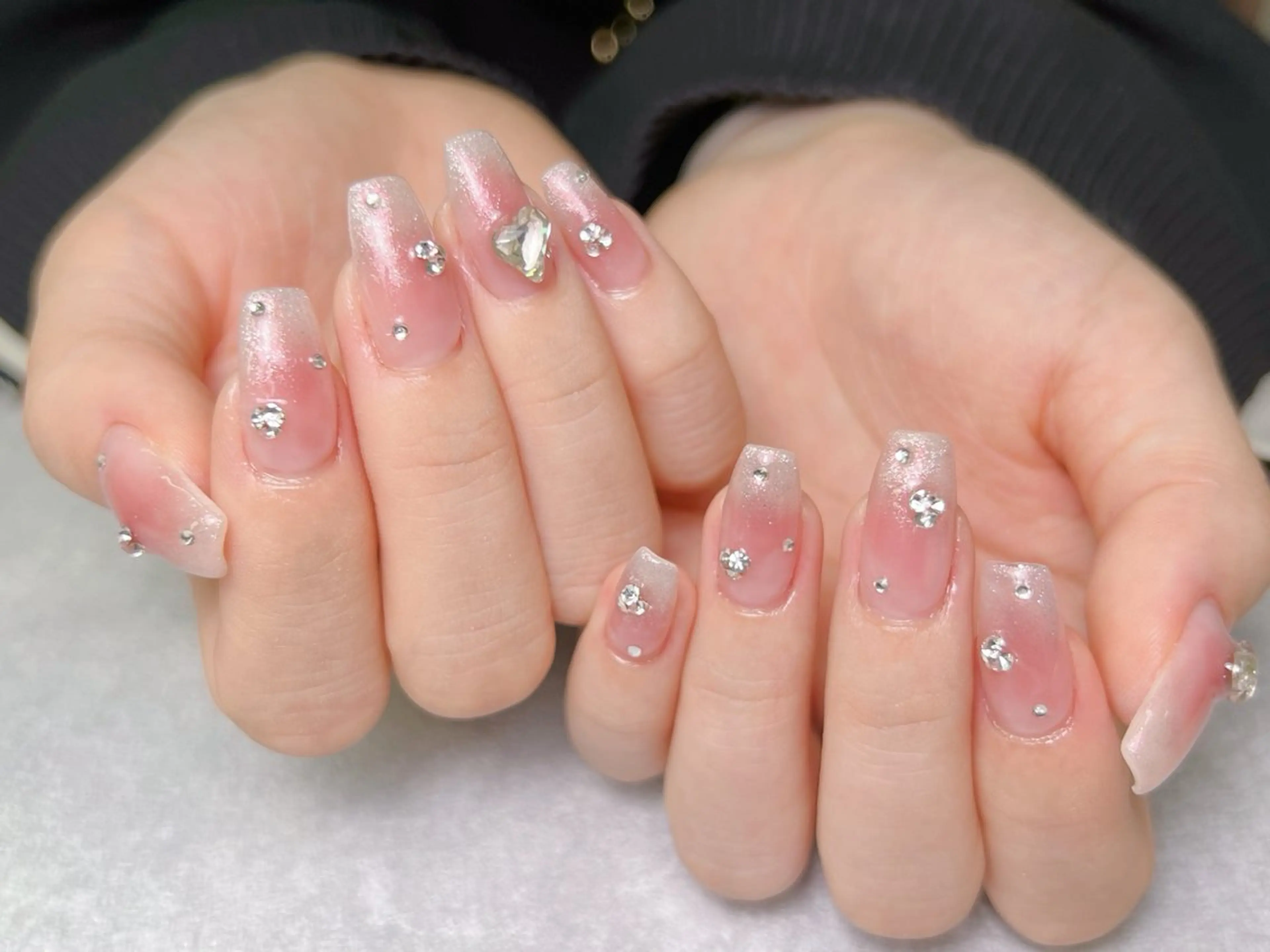 ネイル チークネイル ハート 春ネイル lucky nail 歌舞伎町のネイルデザイン