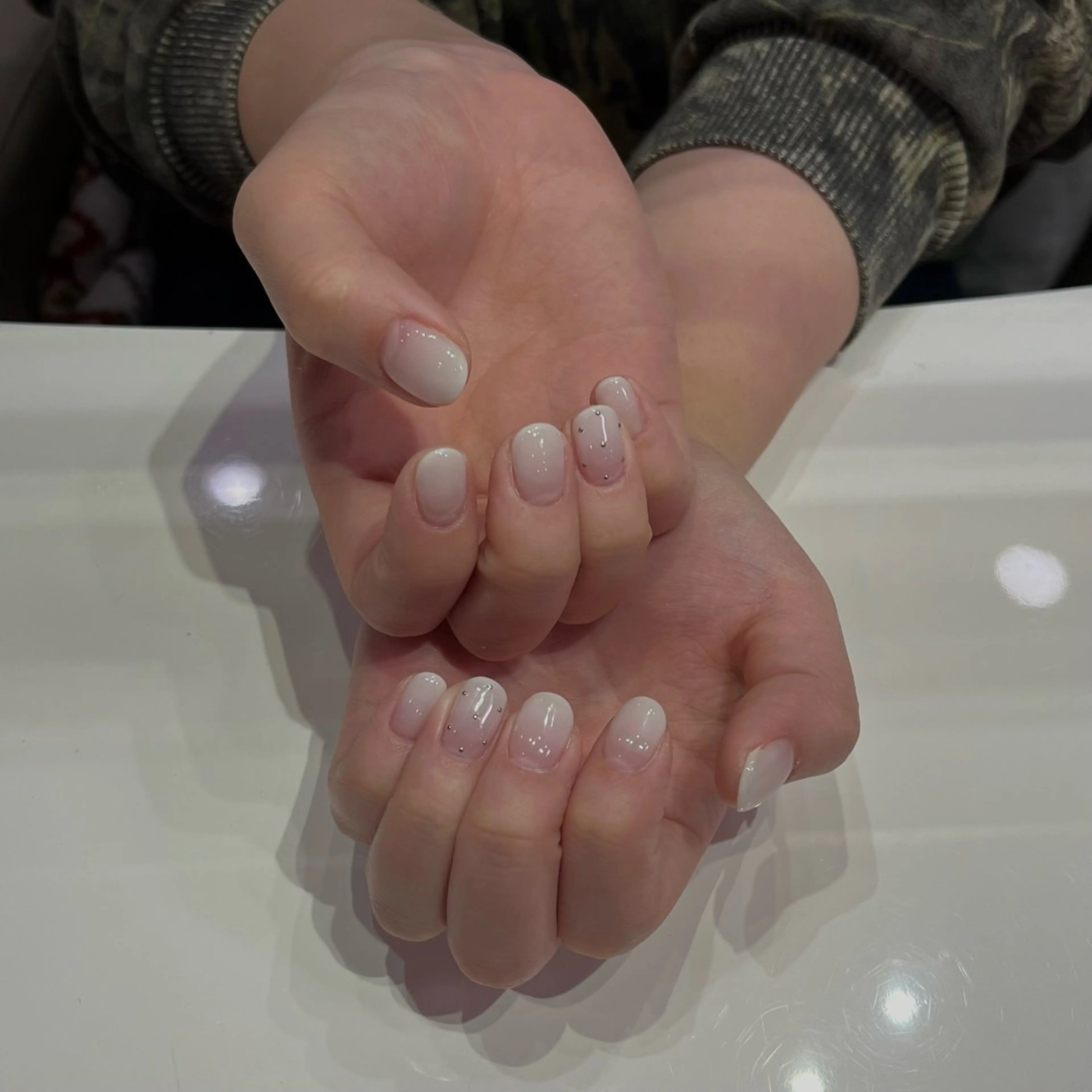 〈オフあり〉グラデーション➕2本アートorストーン10粒の写真