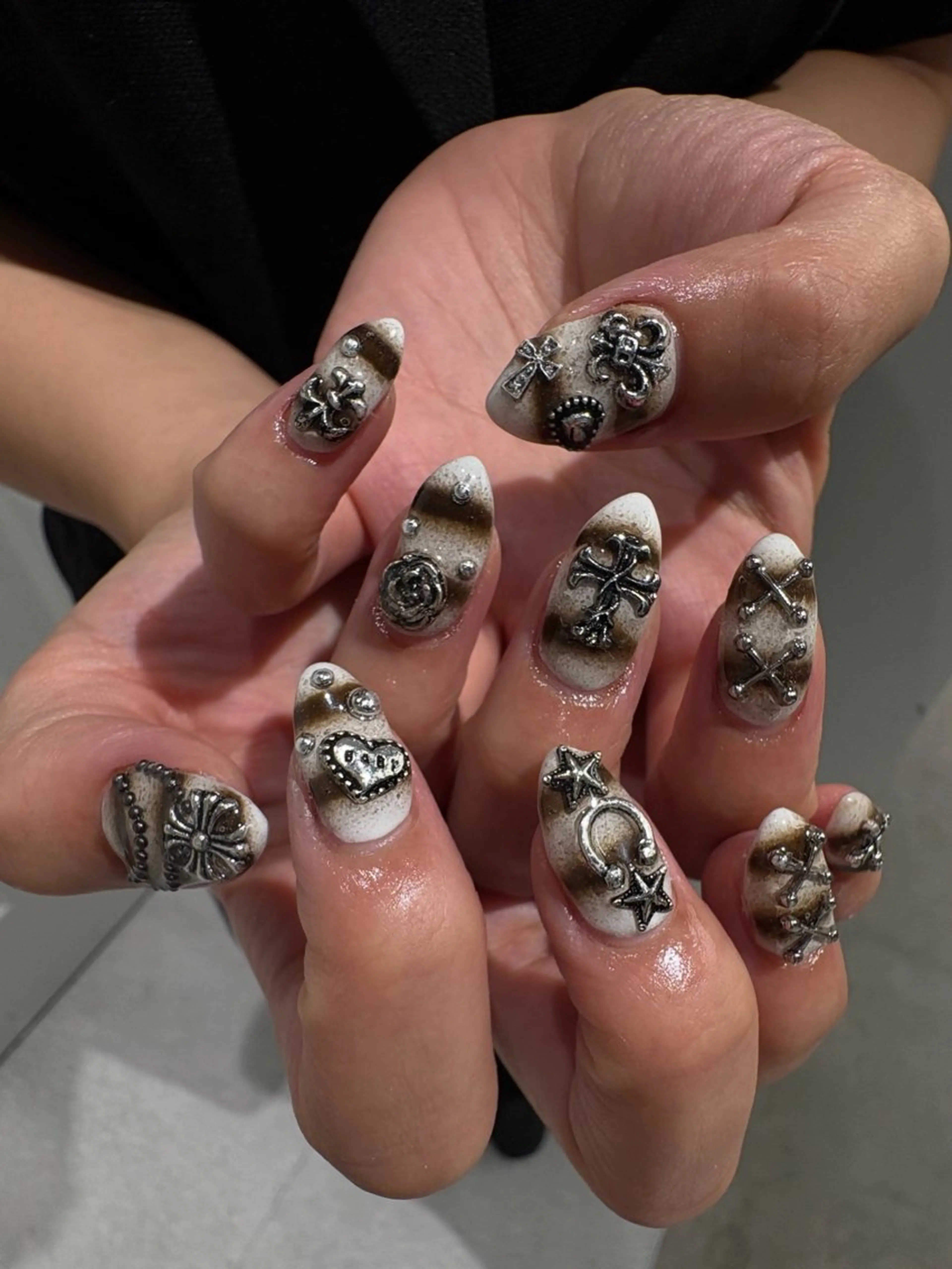 ネイル ハンドネイル カンナ【Y2Kネイル /コーンロウ】のネイルデザイン