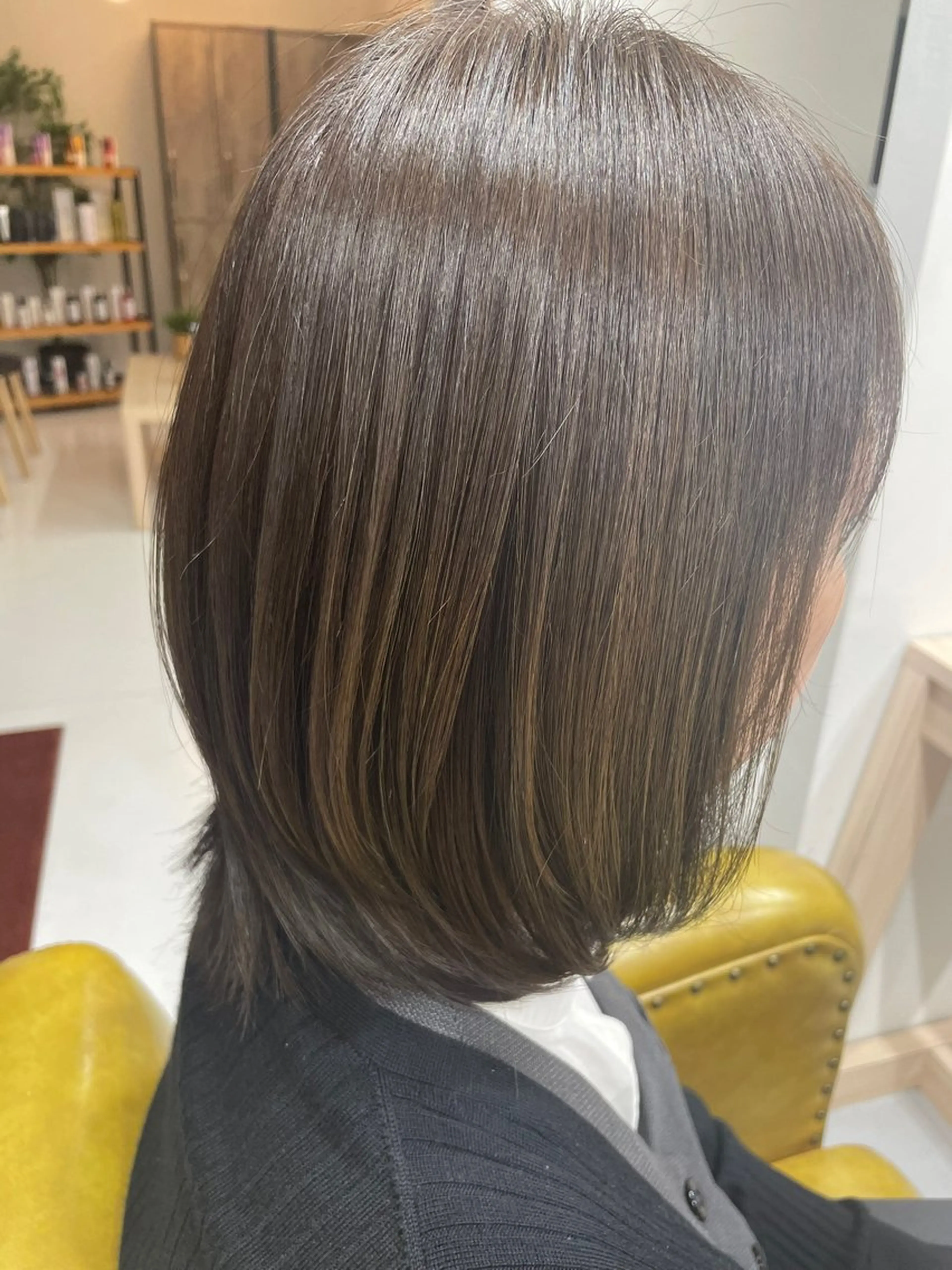 セミロング カラー 大内 カオリのヘアスタイル